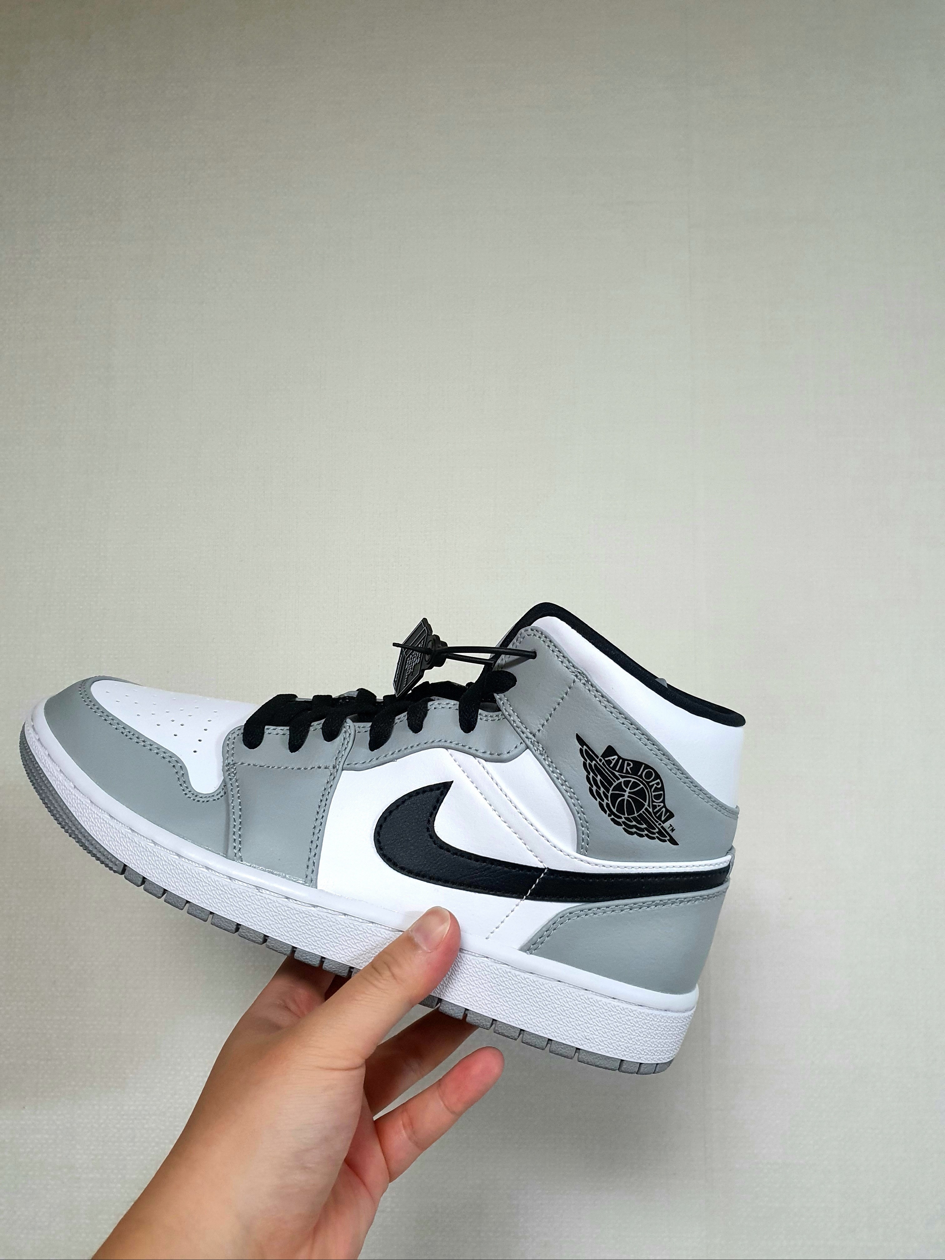 Jordan 1 Mid Light Smoke Grey 착용 스타일