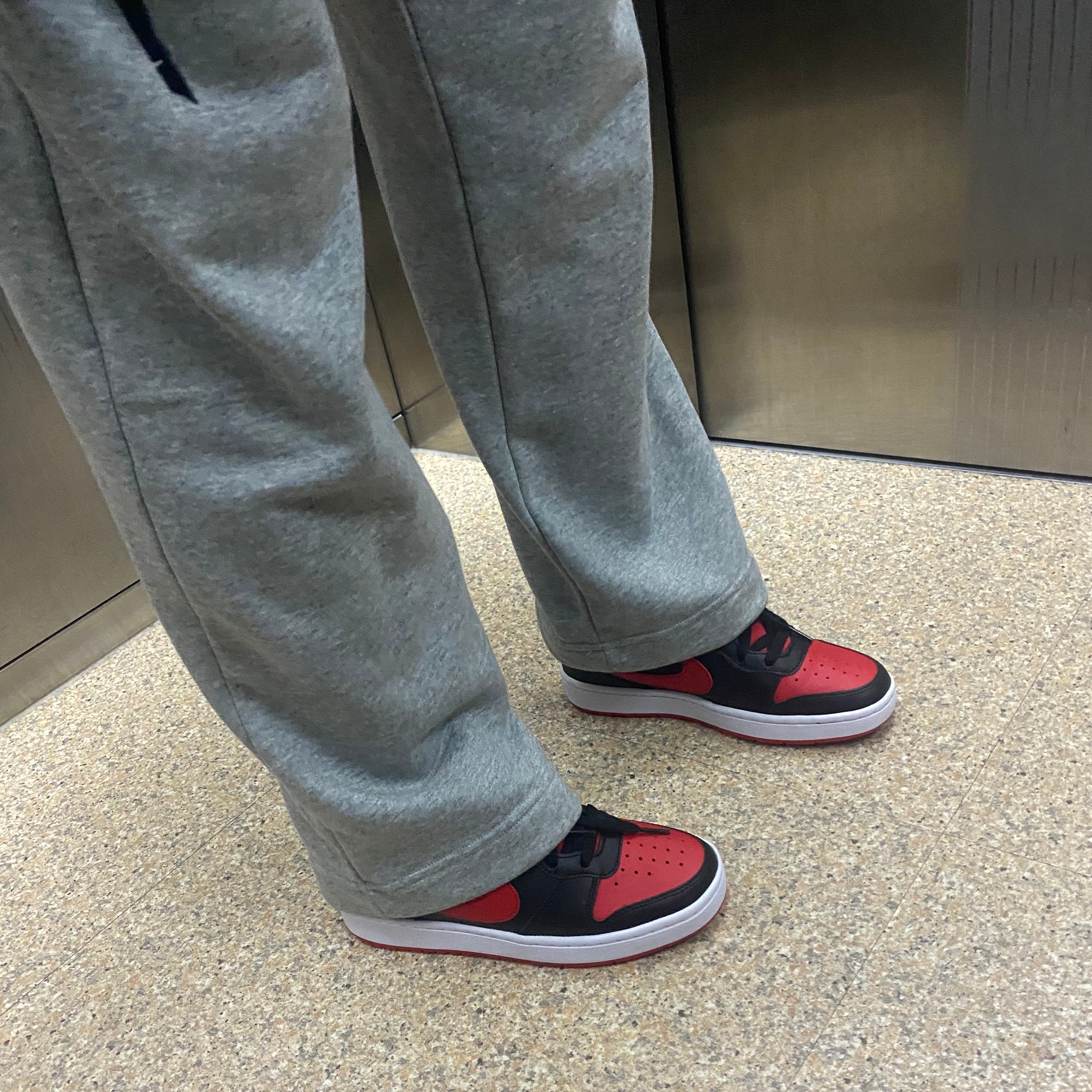 (GS) Nike Court Borough Low 2 Black University Red  착용 스타일 - 2