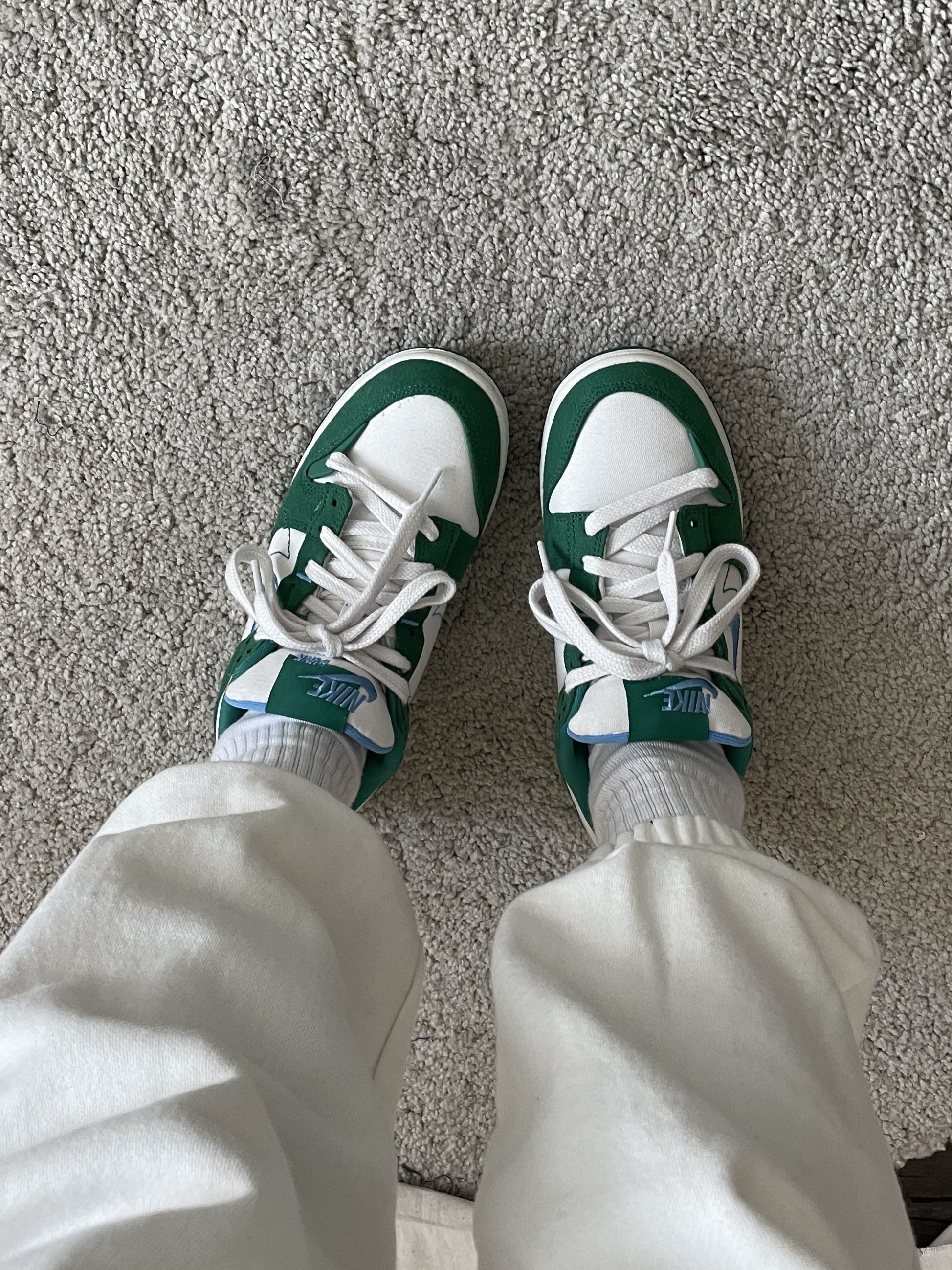 (W) Nike Dunk Low Disrupt 2 Phantom University Blue, Louis Vuitton Signature Cardigan Multicolor 착용 스타일 - 5
