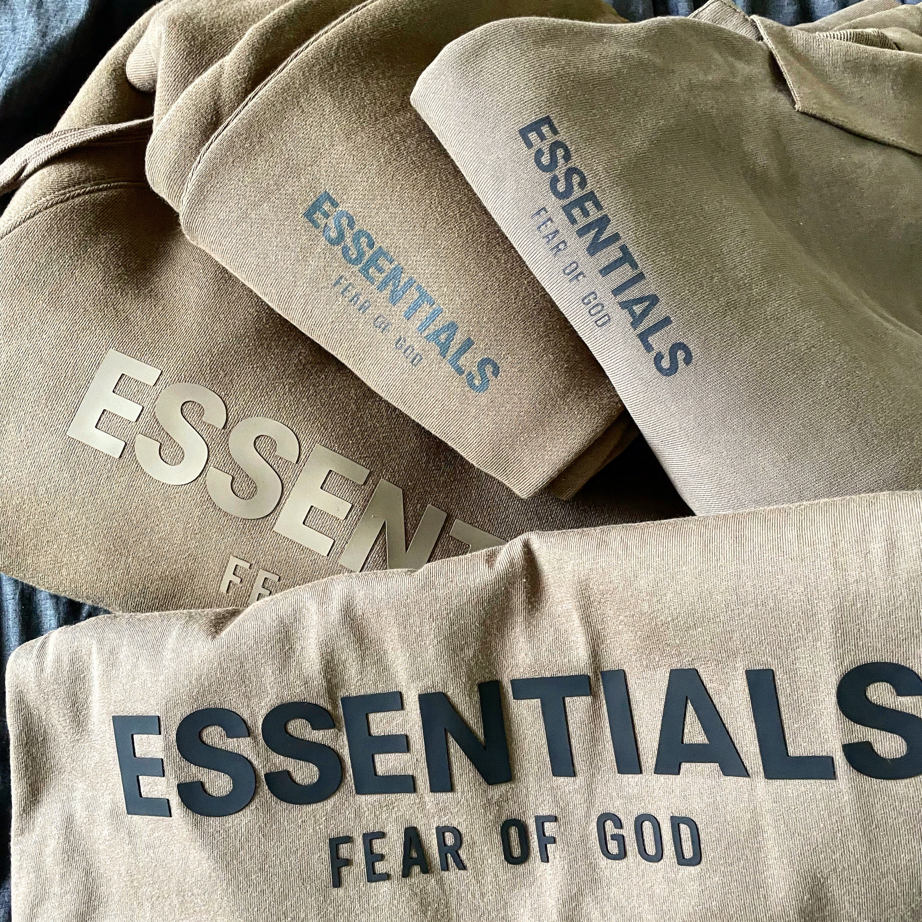 Essentials Pull-Over Hoodie Harvest - 21FW, Essentials Sweatpants Harvest - 21FW 착용 스타일