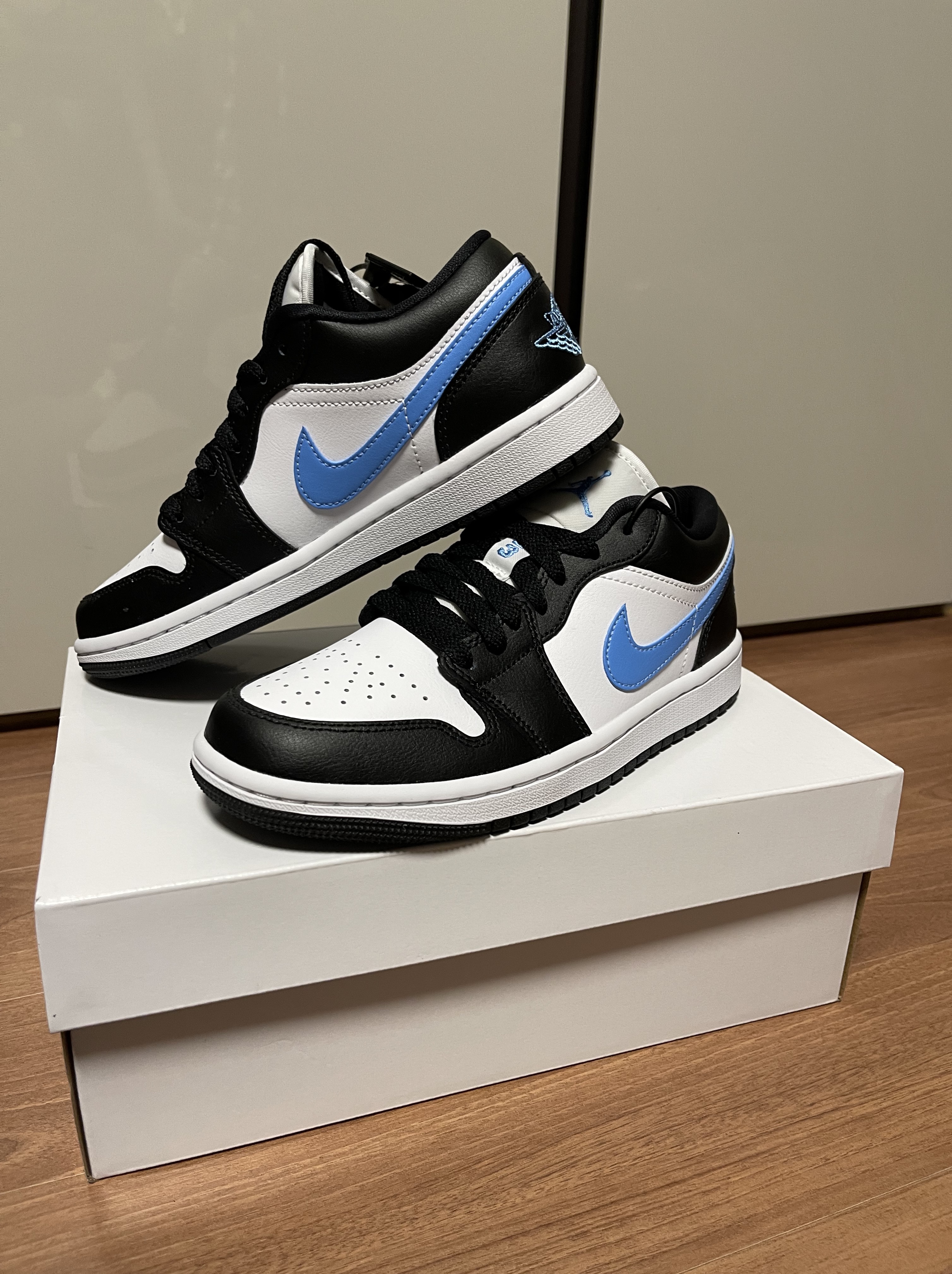 (W) Jordan 1 Low Black University Blue 착용 스타일