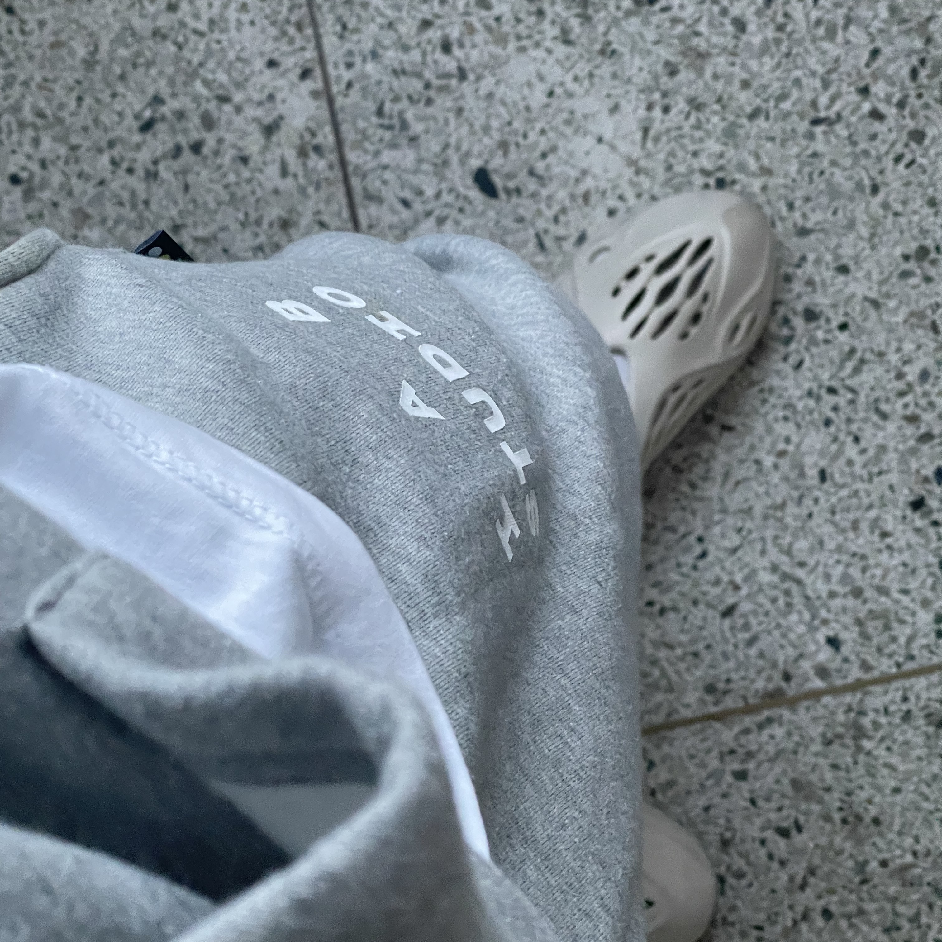 Adidas Yeezy Foam RNNR Sand, IAB Studio Sweatpants Gray - 21SS 착용 스타일