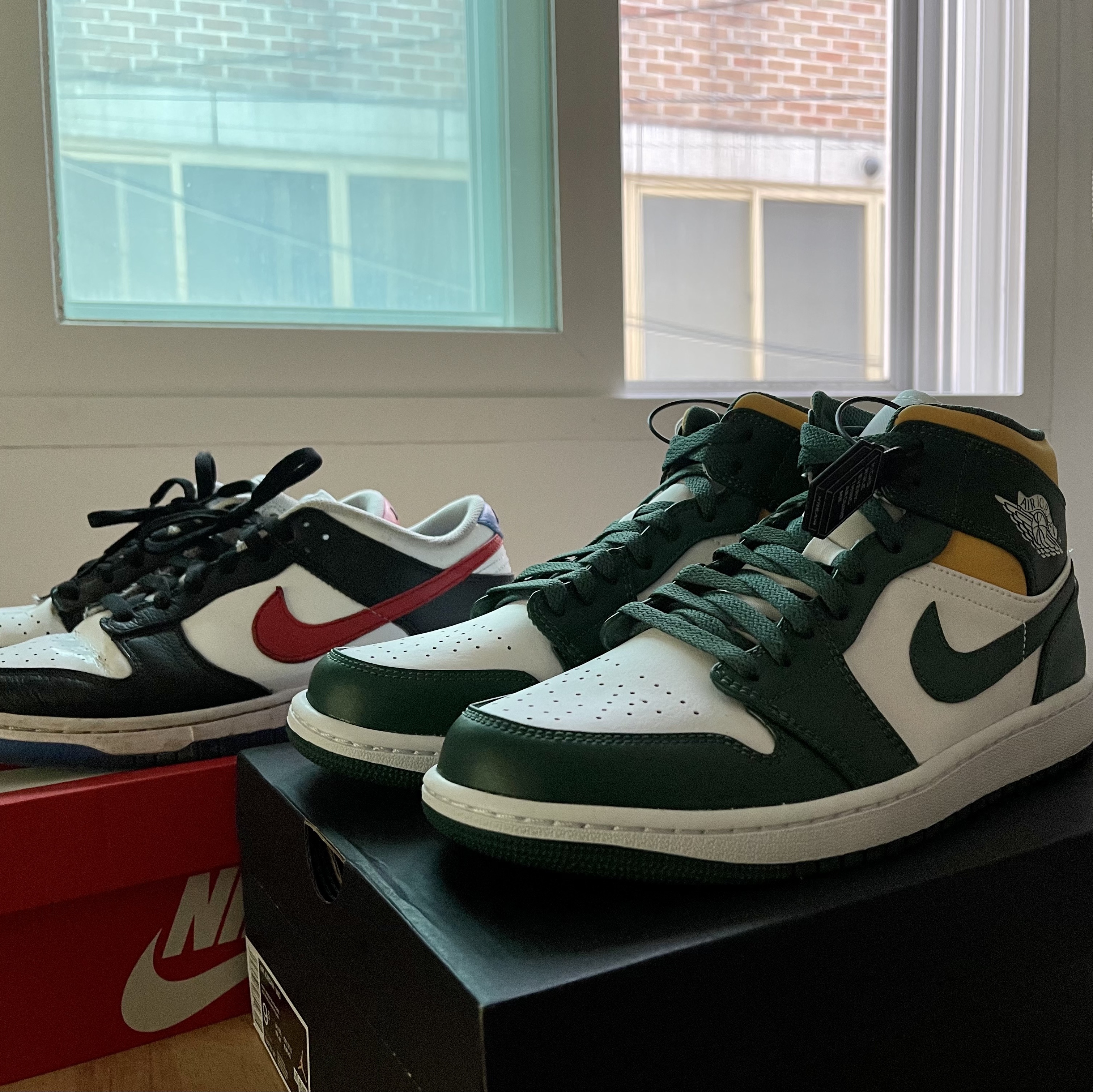 Jordan 1 Mid Sonics 2021, Nike Dunk Low SE Seoul 착용 스타일
