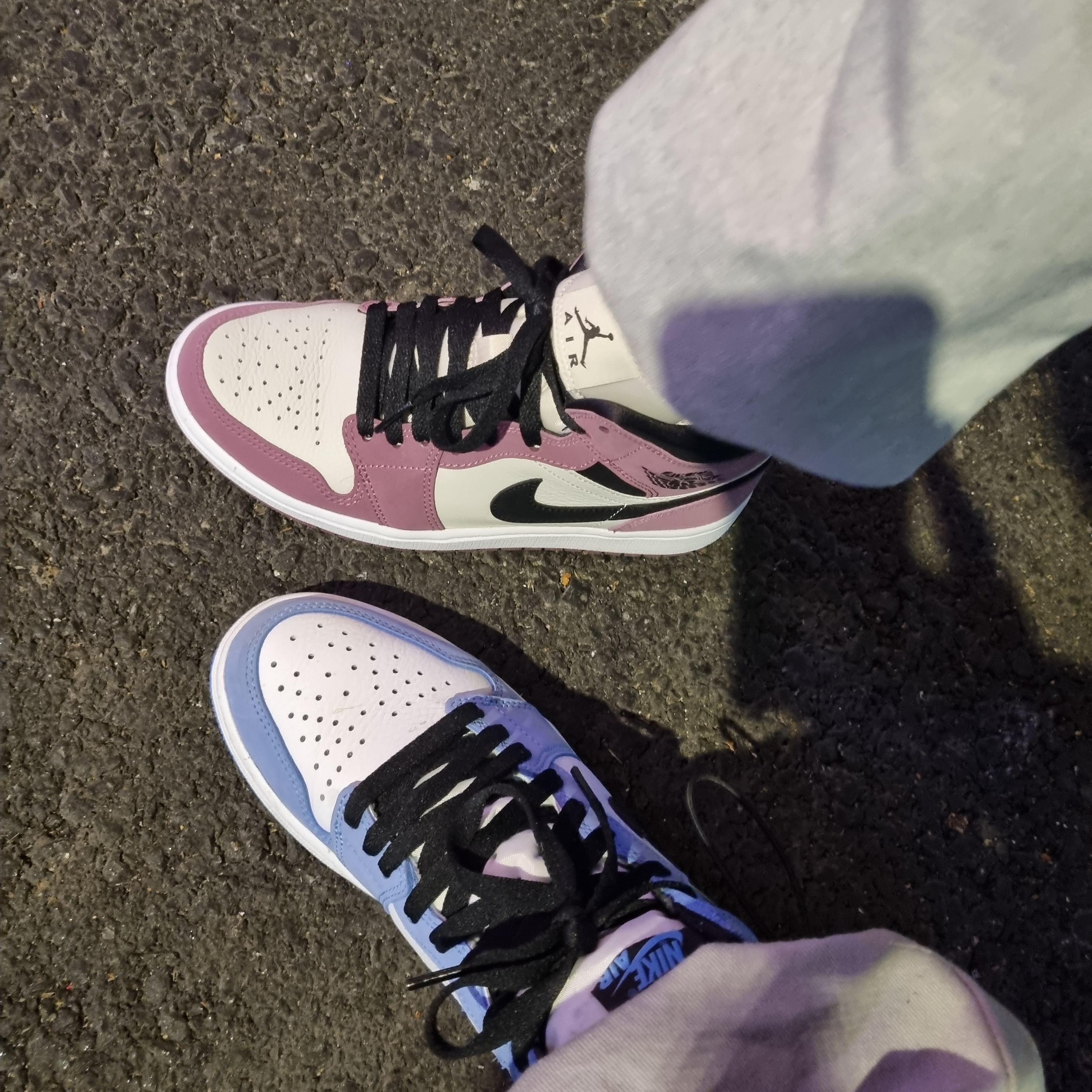 (W) Jordan 1 Mid SE Light Mulberry, Jordan 1 Retro High OG University Blue 착용 스타일