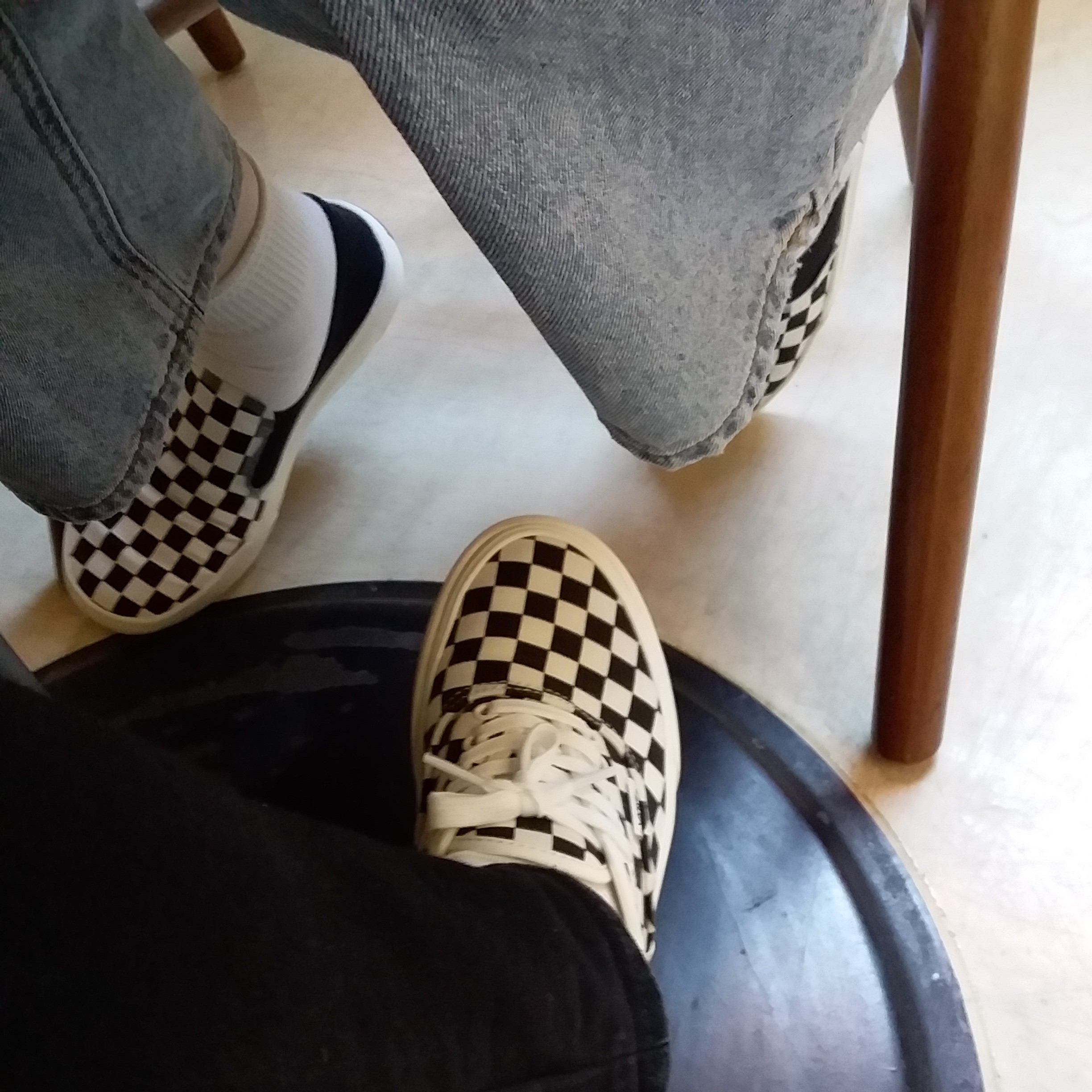 Vans Checkerboard Comfycush One Black, Vans Authentic SF Eco Theory White 착용 스타일
