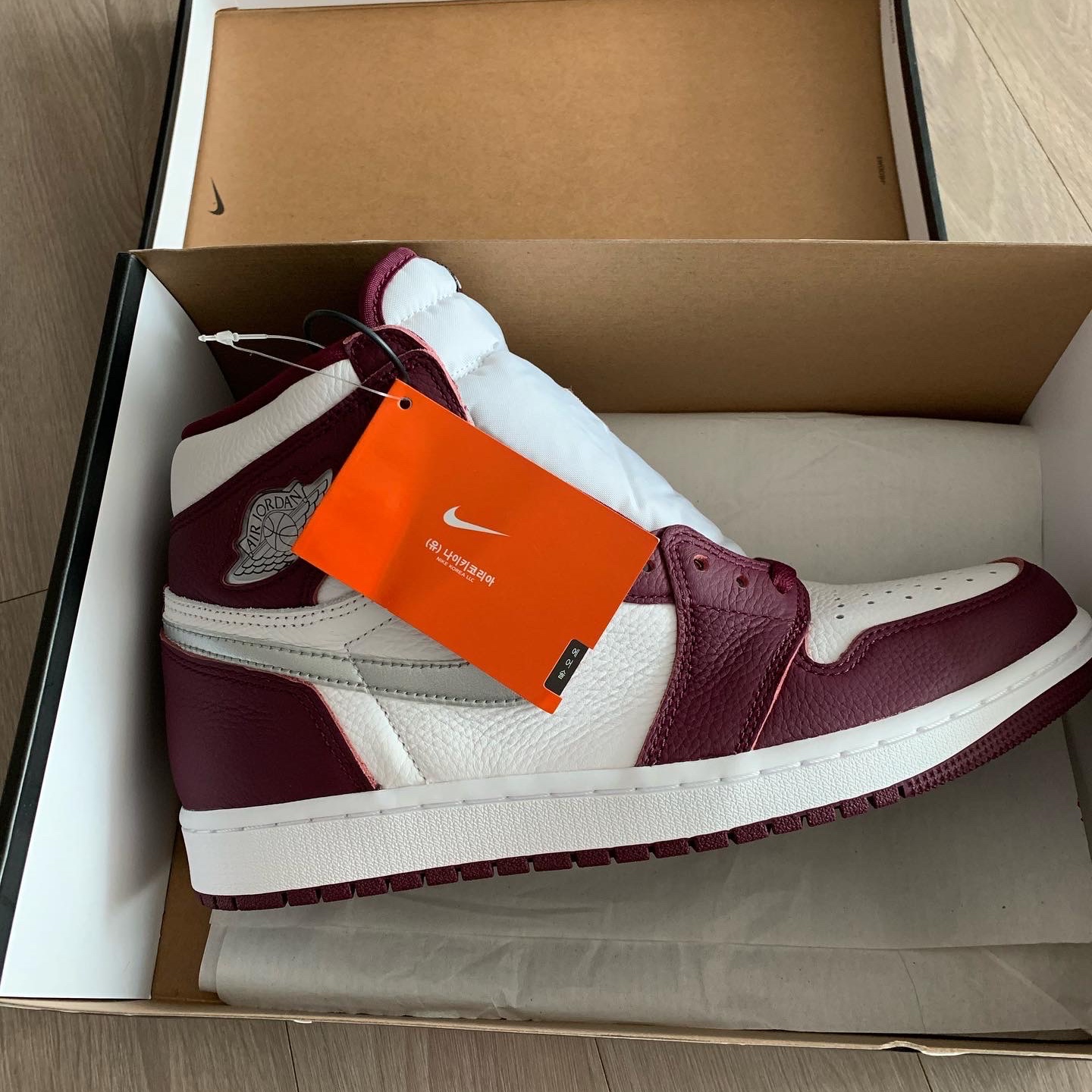 Jordan 1 Retro High OG Bordeaux 착용 스타일 - 2