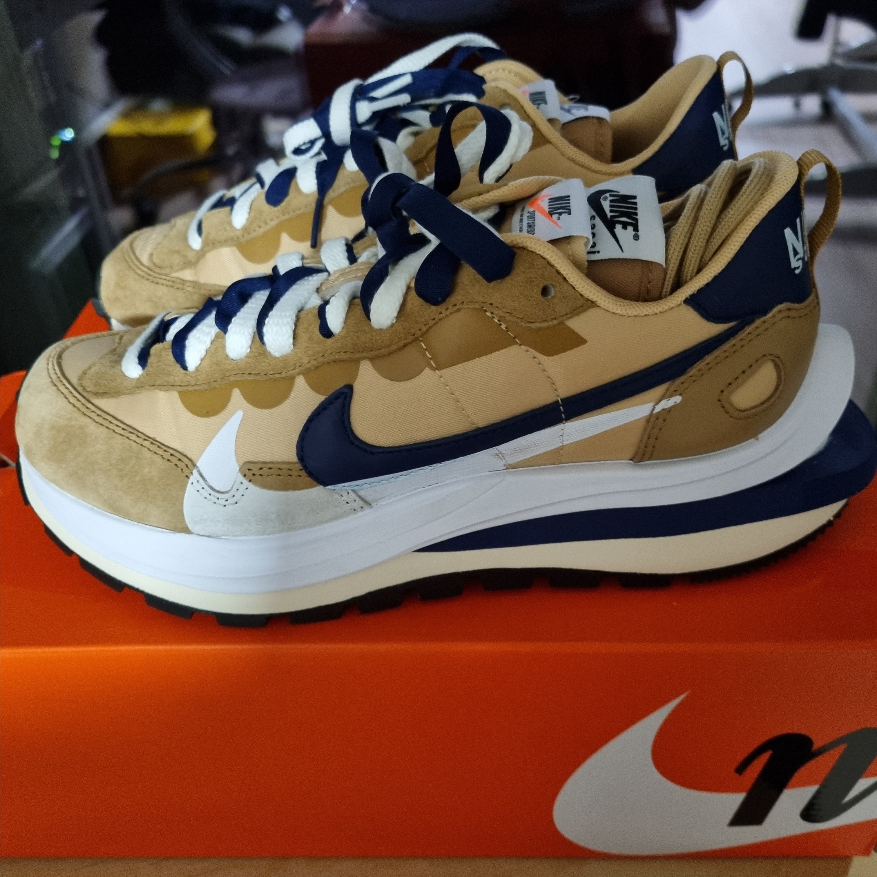 Nike x Sacai VaporWaffle Sesame and Blue Void 착용 스타일 - 2