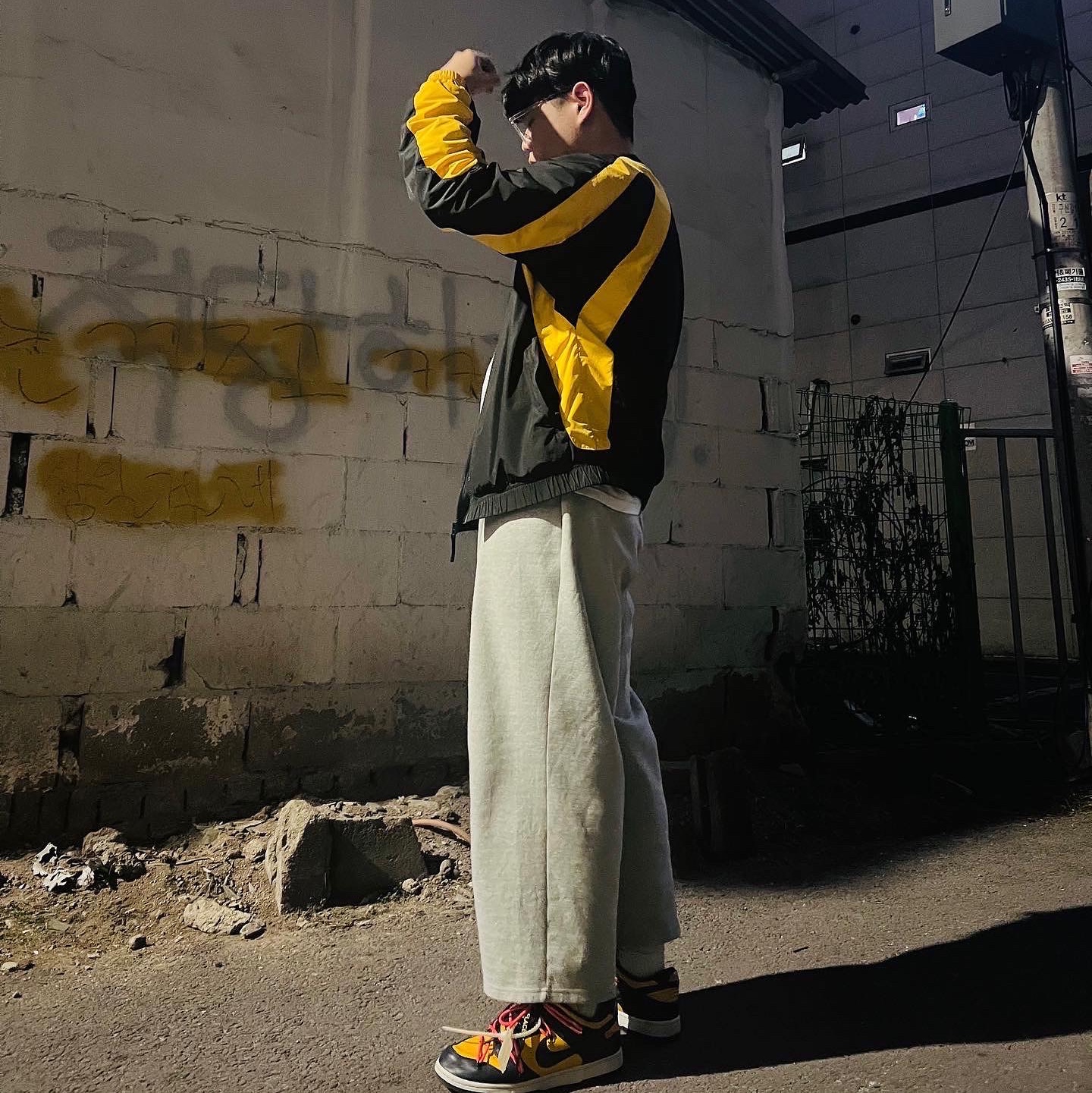 Nike x Off-White Dunk Low University Gold Midnight Navy, Nike x Drake Nocta Essential Track Jacket - US/EU 착용 스타일