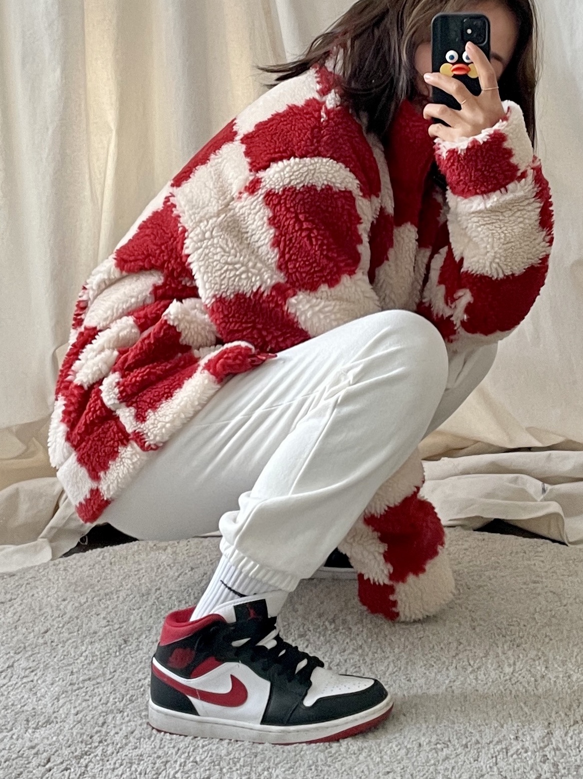 Jordan 1 Mid Gym Red Black White, Louis Vuitton x Nigo Jacquard Damier Fleece Blouson Garnet Red 착용 스타일 - 3