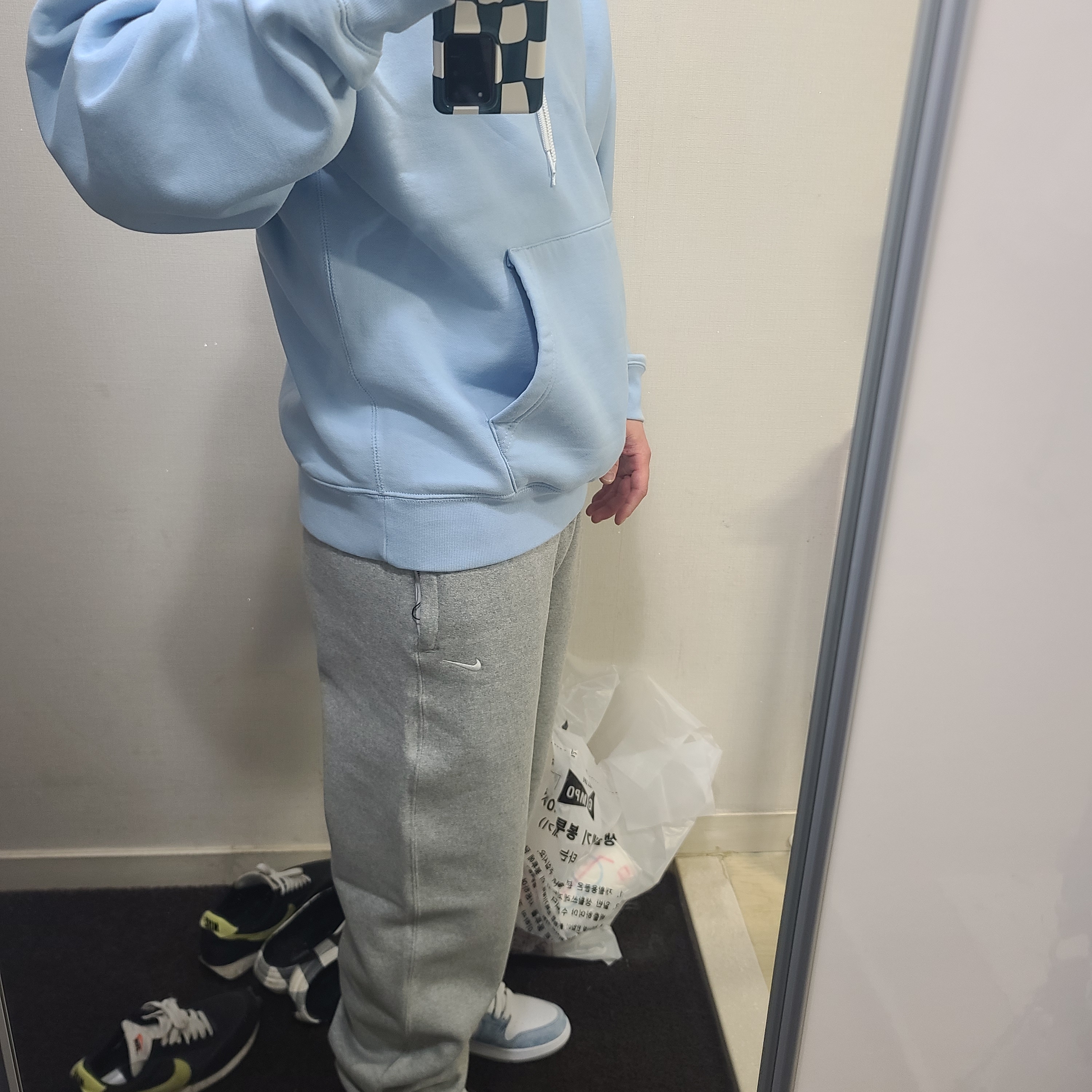 (W) Nike NRG Solo Swoosh Fleece Pants Dark Grey Heather - US/EU, Nike NRG Solo Swoosh Fleece Hoodie Psychic Blue - US/EU 착용 스타일