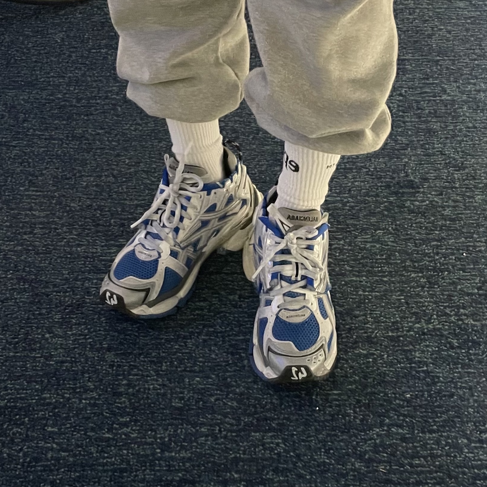 Balenciaga Runner Sneakers Blue White 착용 스타일