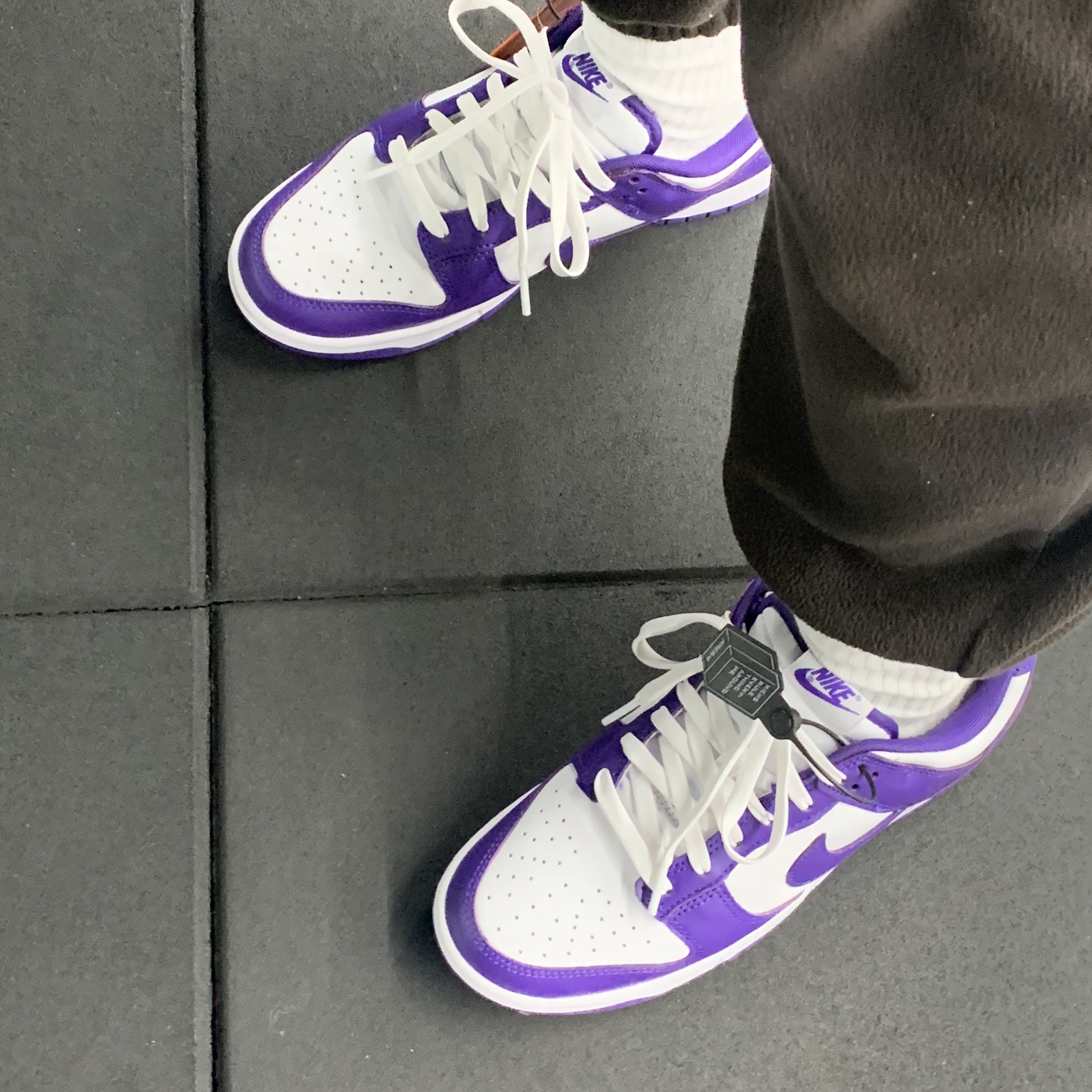 Nike Dunk Low Retro Championship Court Purple 착용 스타일 - 2