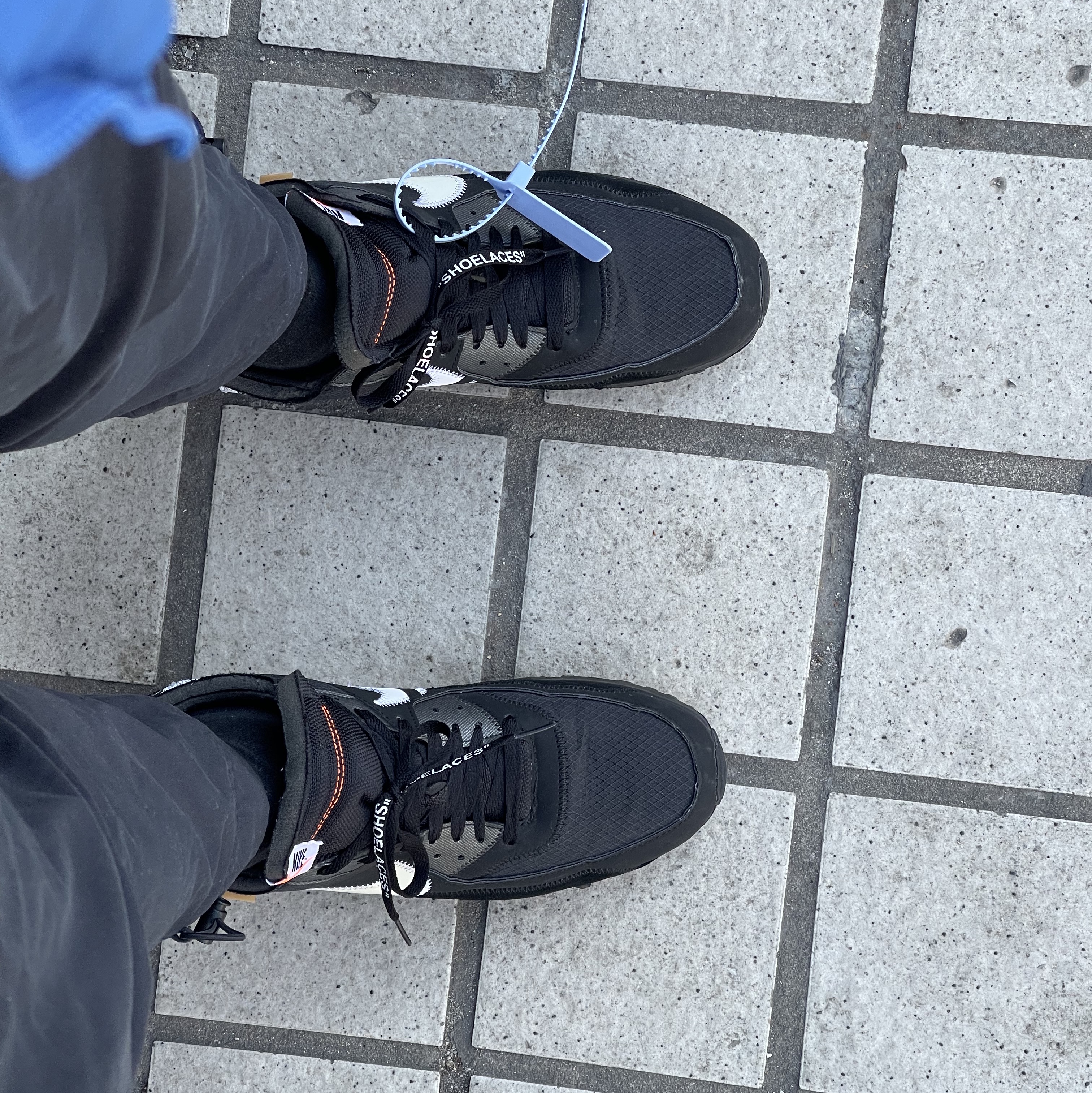 Nike x Off-White Air Max 90 V2 Black White, Supreme x Nike Reversible Puffy Jacket Blue - 21SS 착용 스타일 - 3