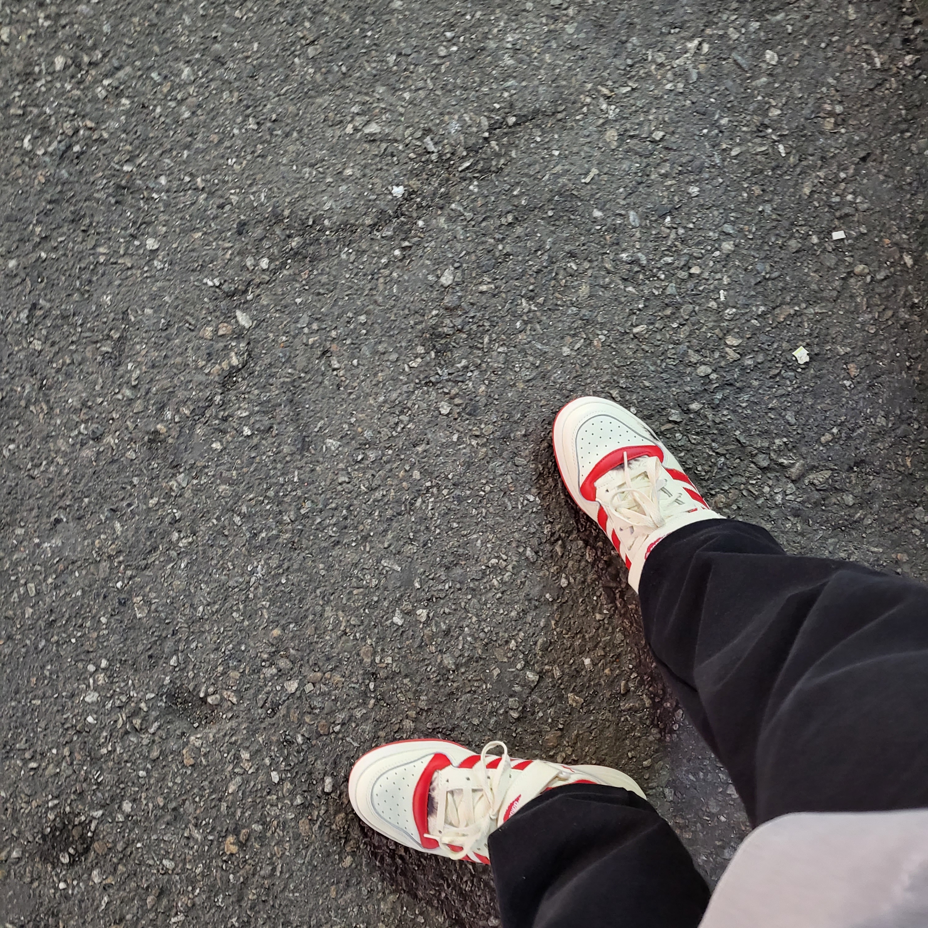 Adidas Forum Low Home Alone 착용 스타일 - 1