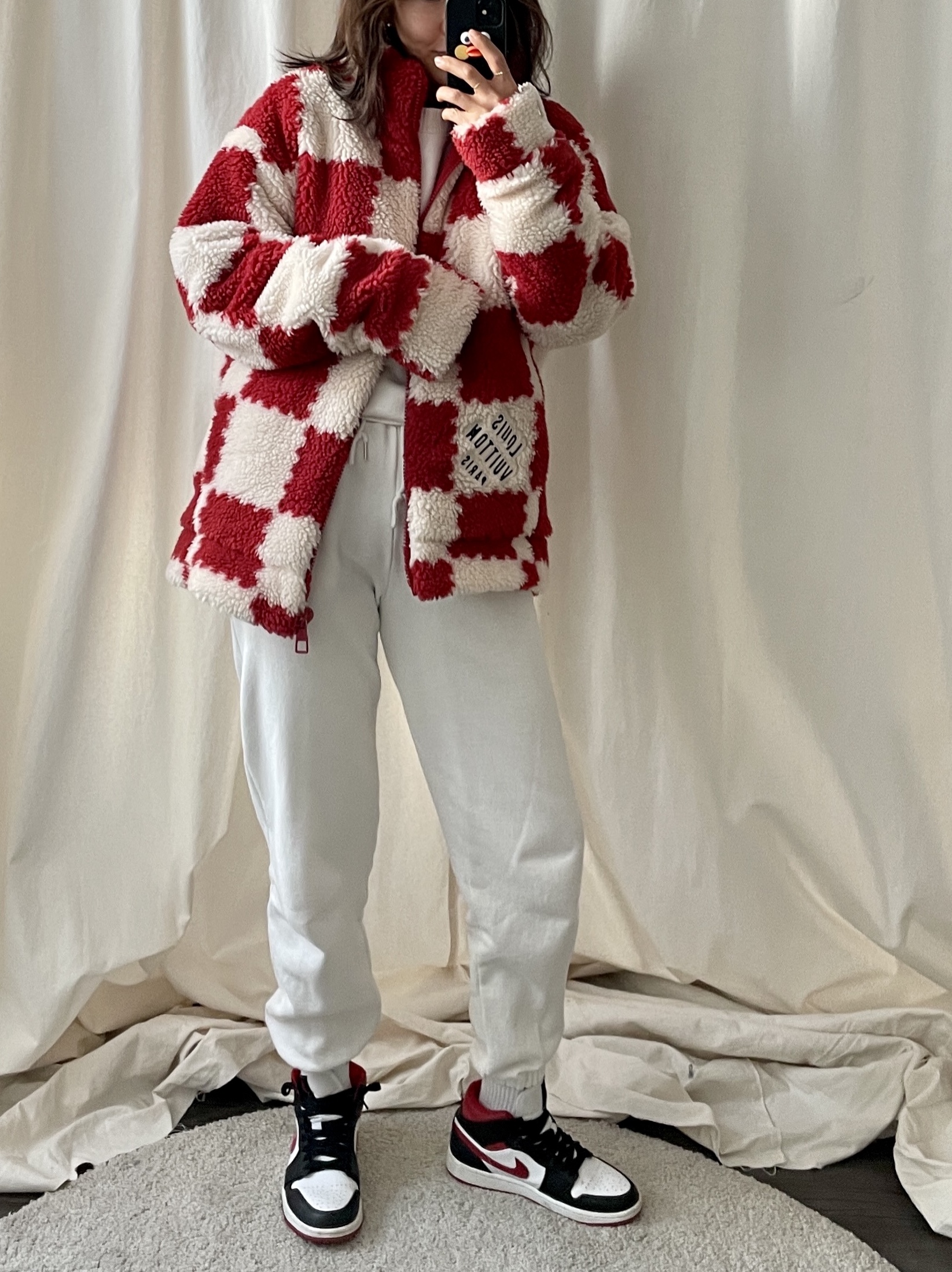 Jordan 1 Mid Gym Red Black White, Louis Vuitton x Nigo Jacquard Damier Fleece Blouson Garnet Red 착용 스타일 - 5