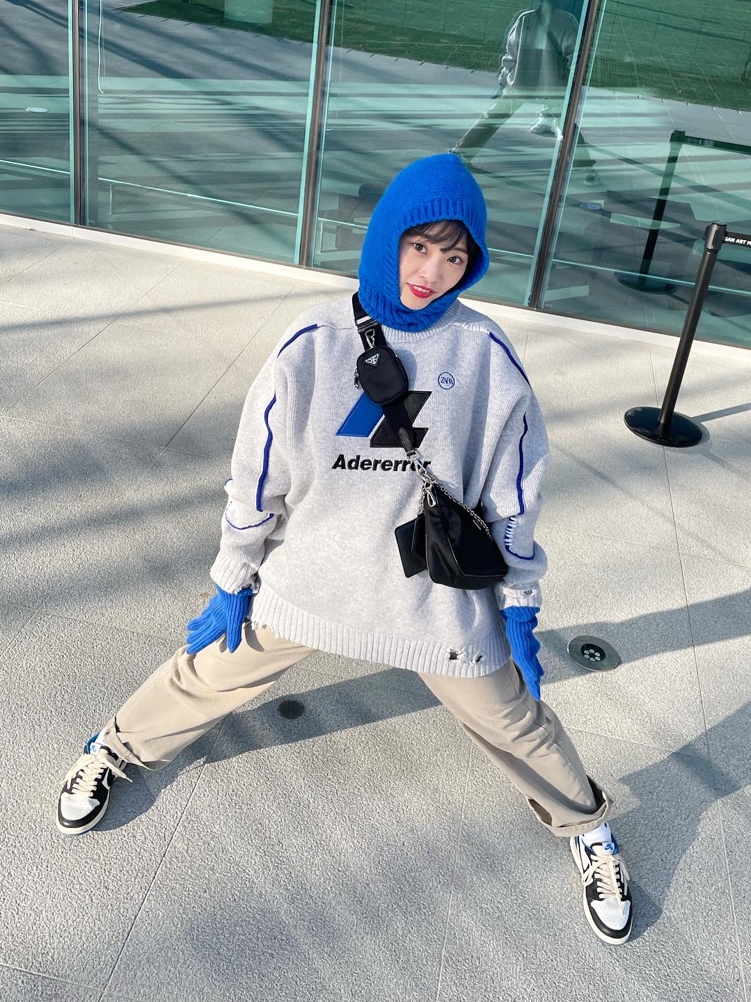 Jordan 1 x Travis Scott x Fragment Retro Low OG SP Military Blue, Maison Margiela Keyring Wallet Black 착용 스타일 - 2