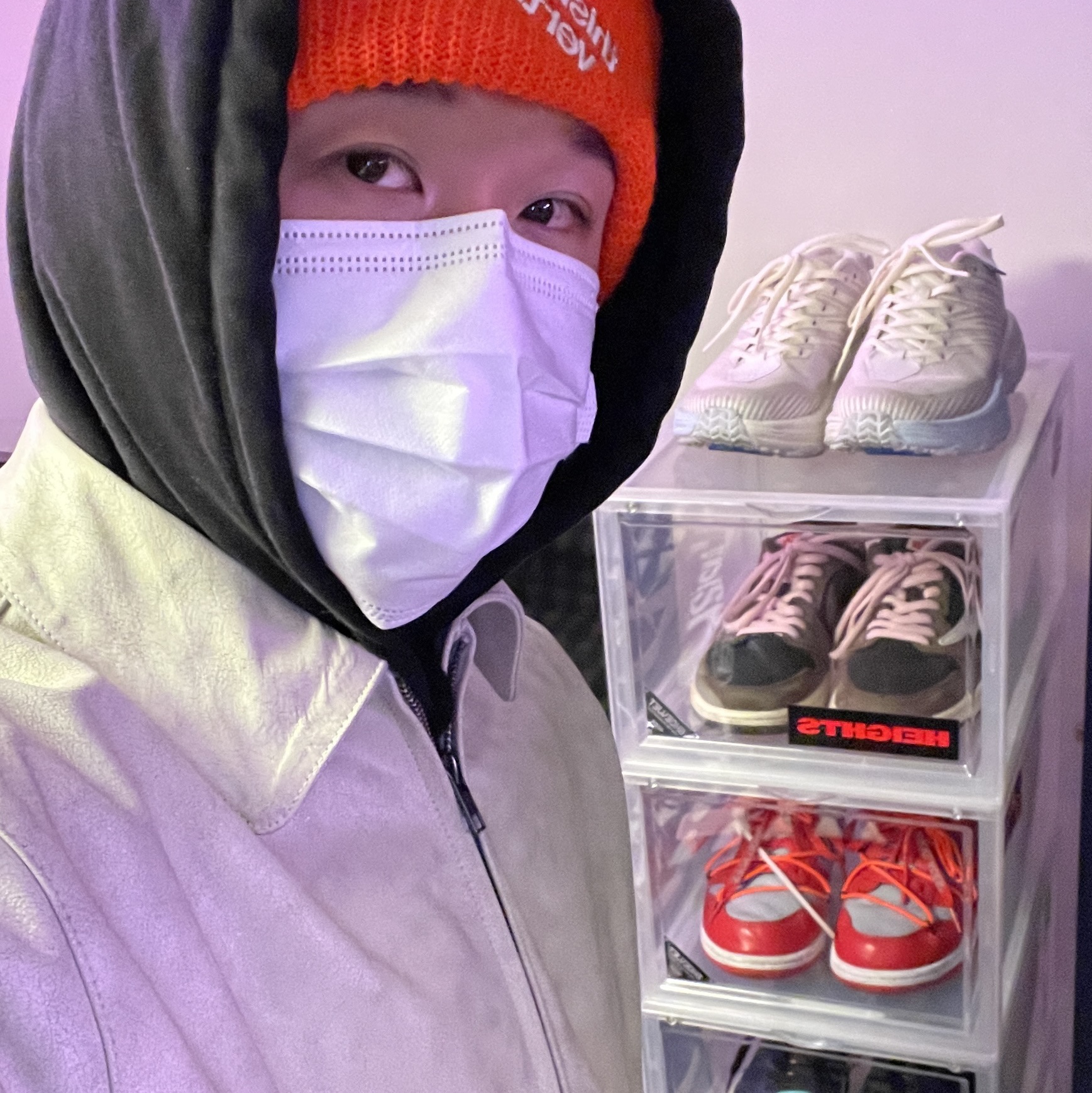 Hoka x Thisisneverthat Speedgoat 4 Marshmallow, Jordan 1 x Travis Scott Retro Low OG SP Mocha 착용 스타일 - 1