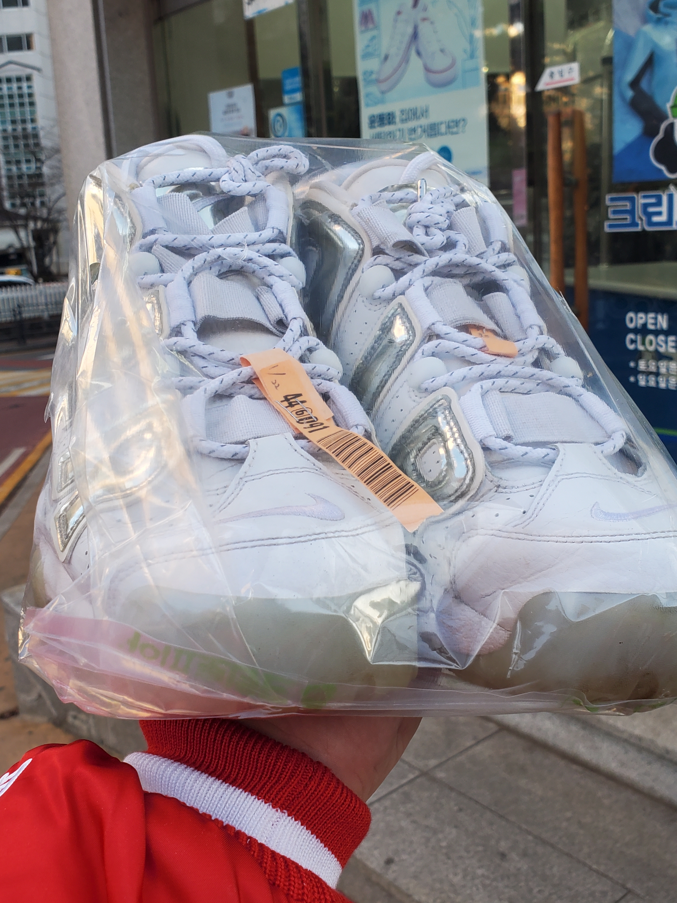 (W) Nike Air More Uptempo Chrome White 착용 스타일
