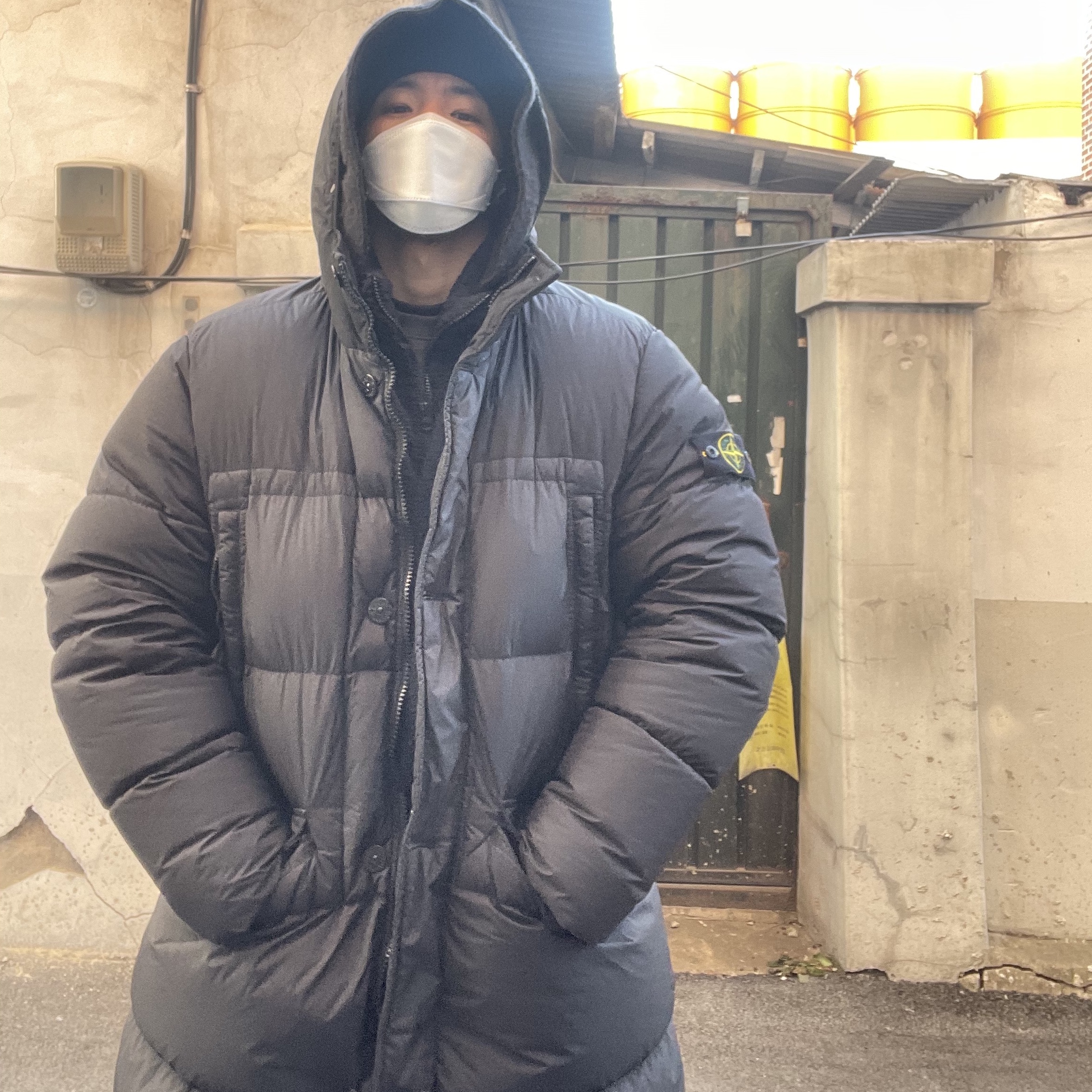 Stone Island 70123 Crinkle Reps Hooded Long Down Jacket Black - 20FW 착용 스타일