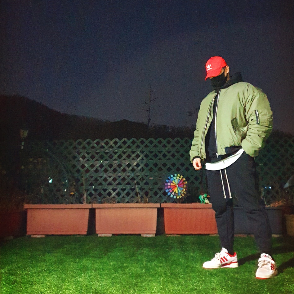 Adidas Forum 84 Low Team Power Red 착용 스타일 - 1