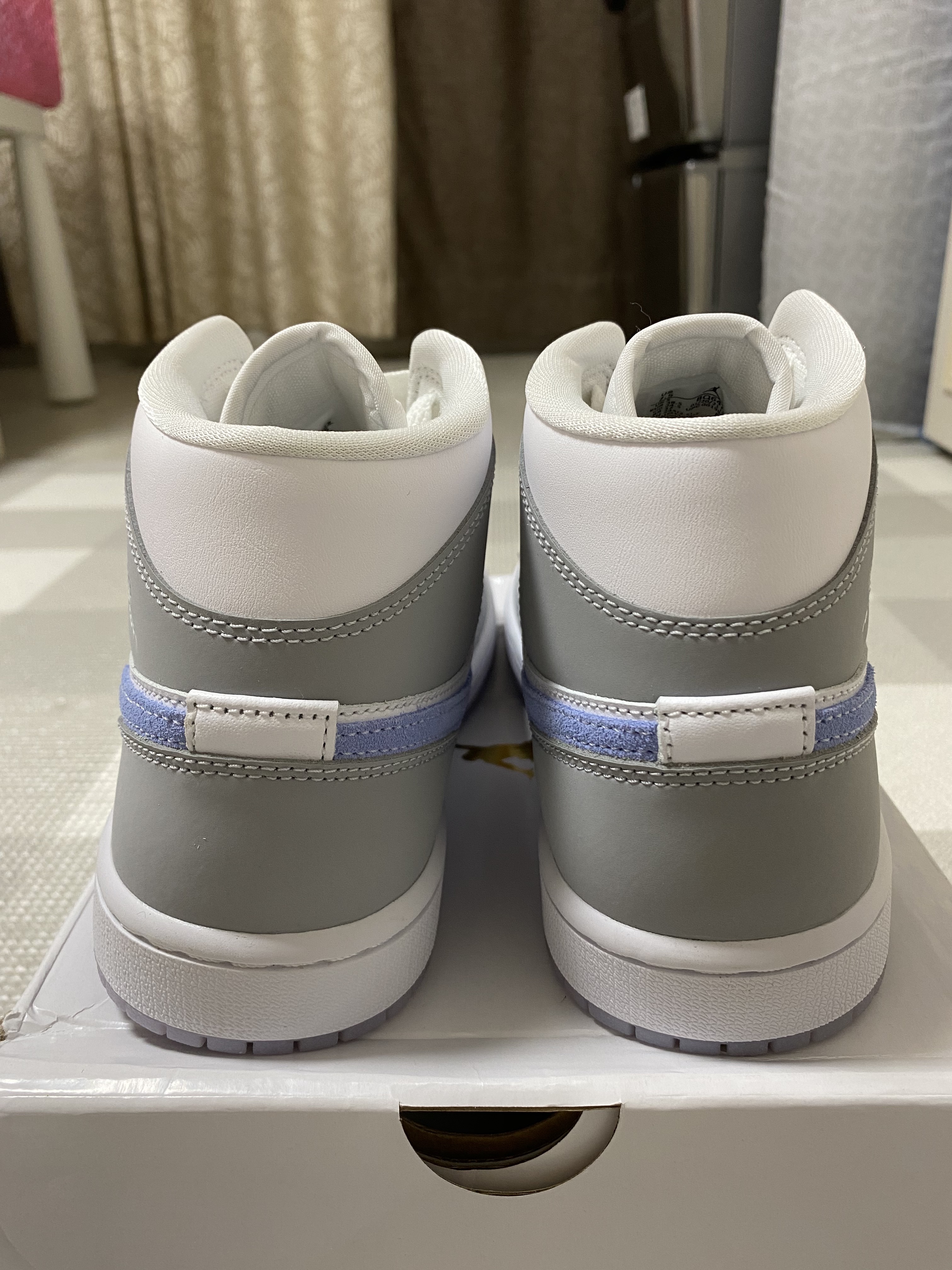 (W) Jordan 1 Mid Wolf Grey 착용 스타일 - 3