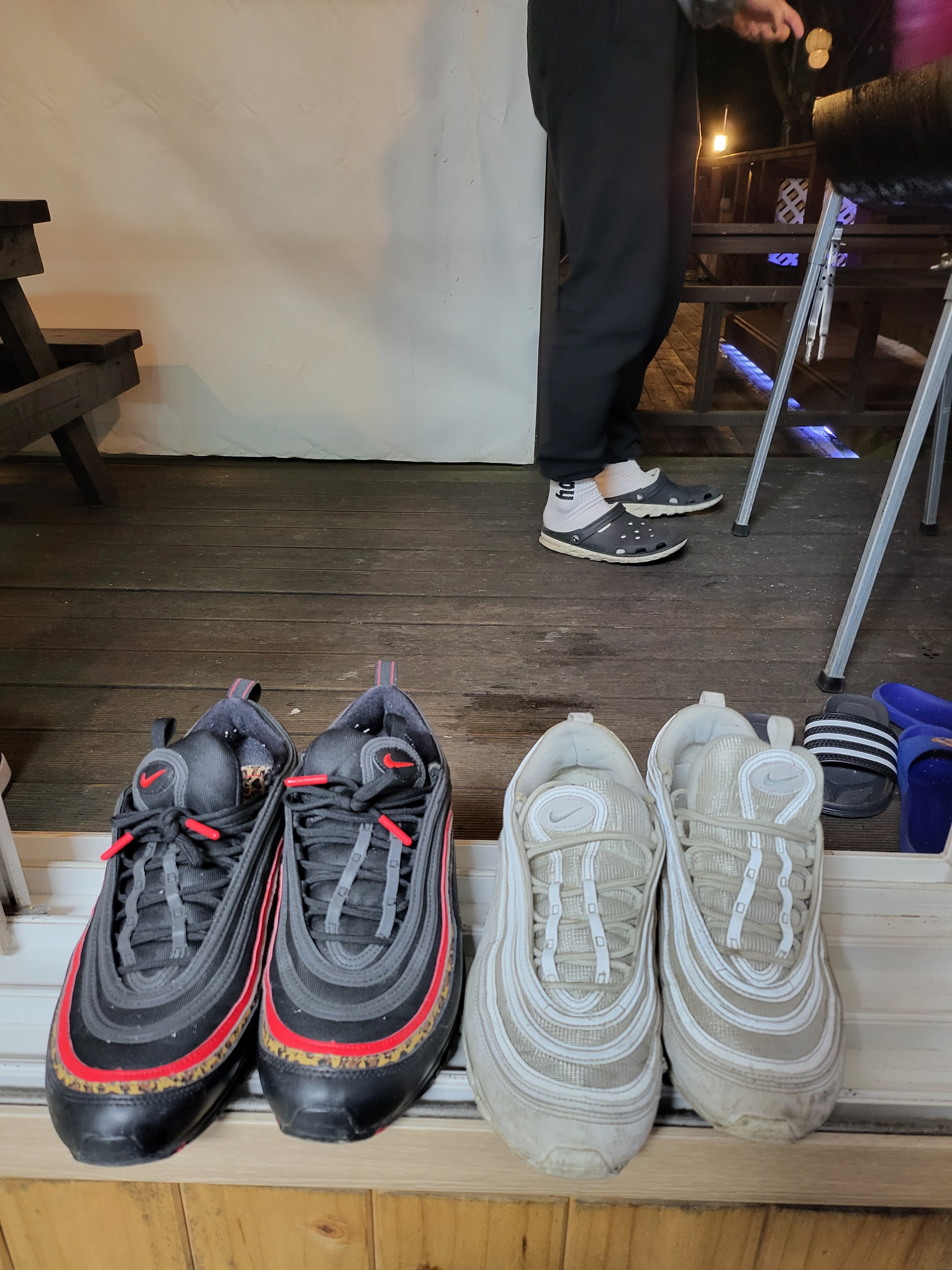 Nike Air Max 97 Triple White Wolf Grey, (W) Nike Air Max 97 Leopard Black 착용 스타일