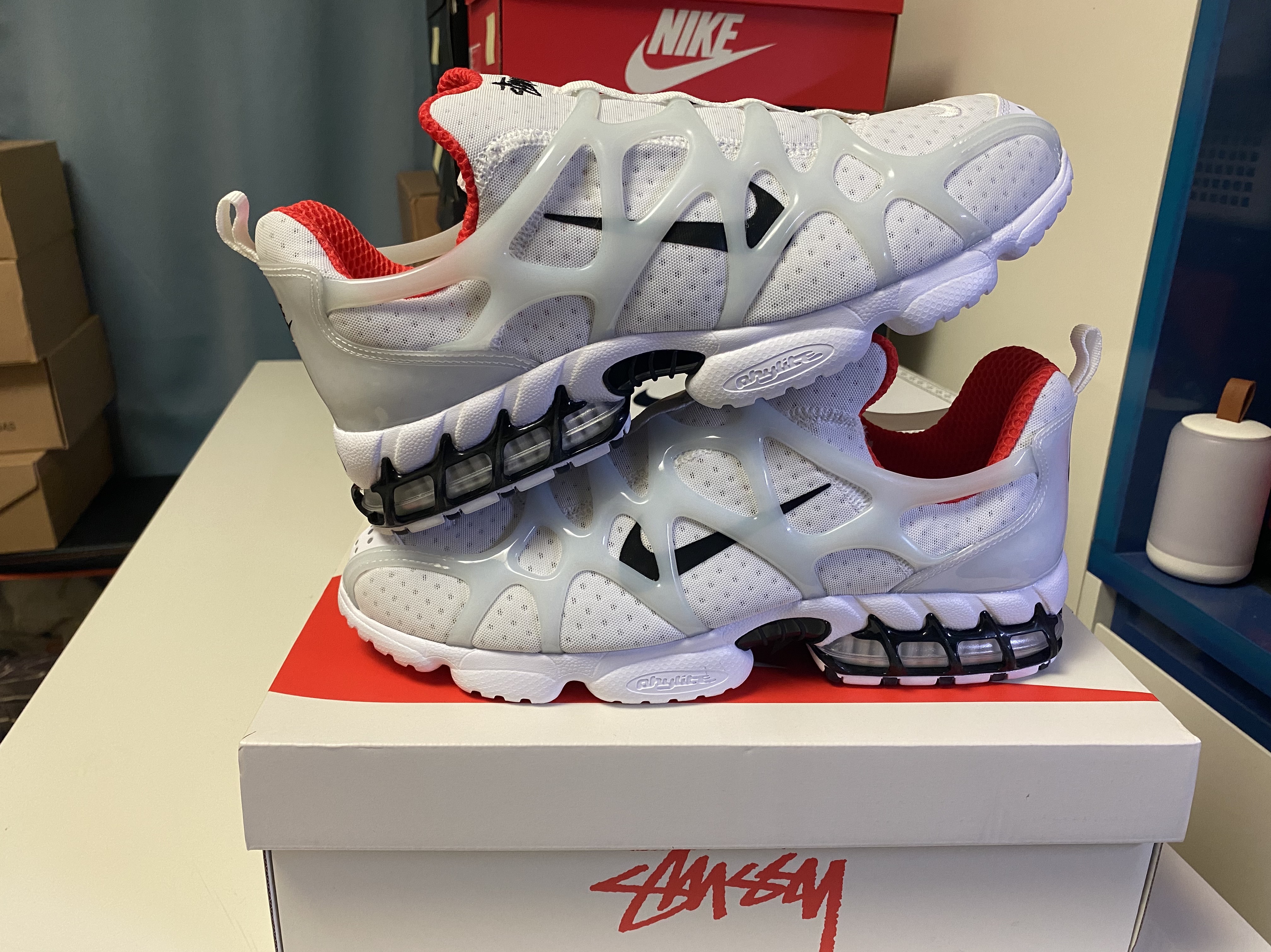 Nike x Stussy Air Zoom Spiridon Kukini White 착용 스타일 - 4
