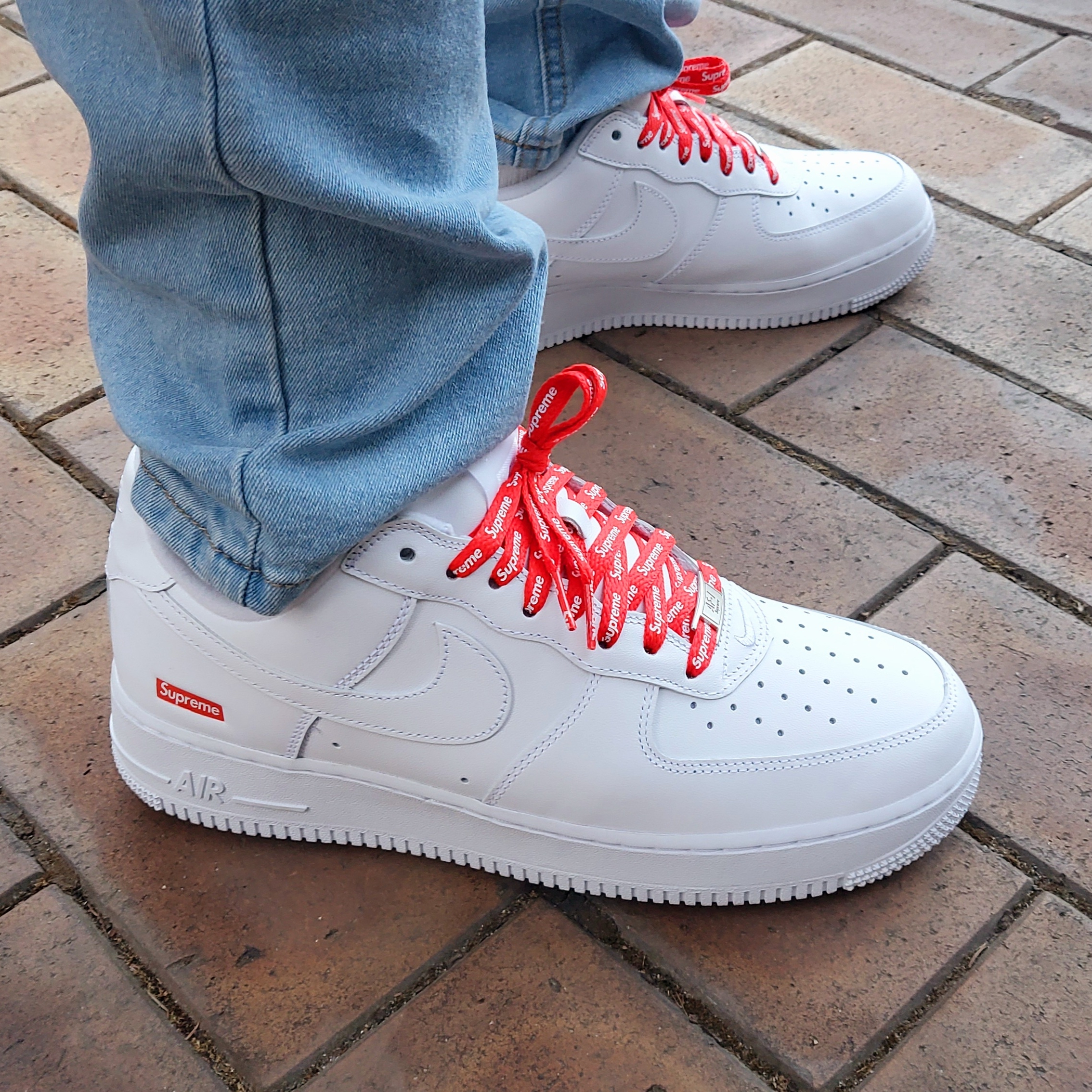 Nike x Supreme Air Force 1 Low White 착용 스타일 - 1