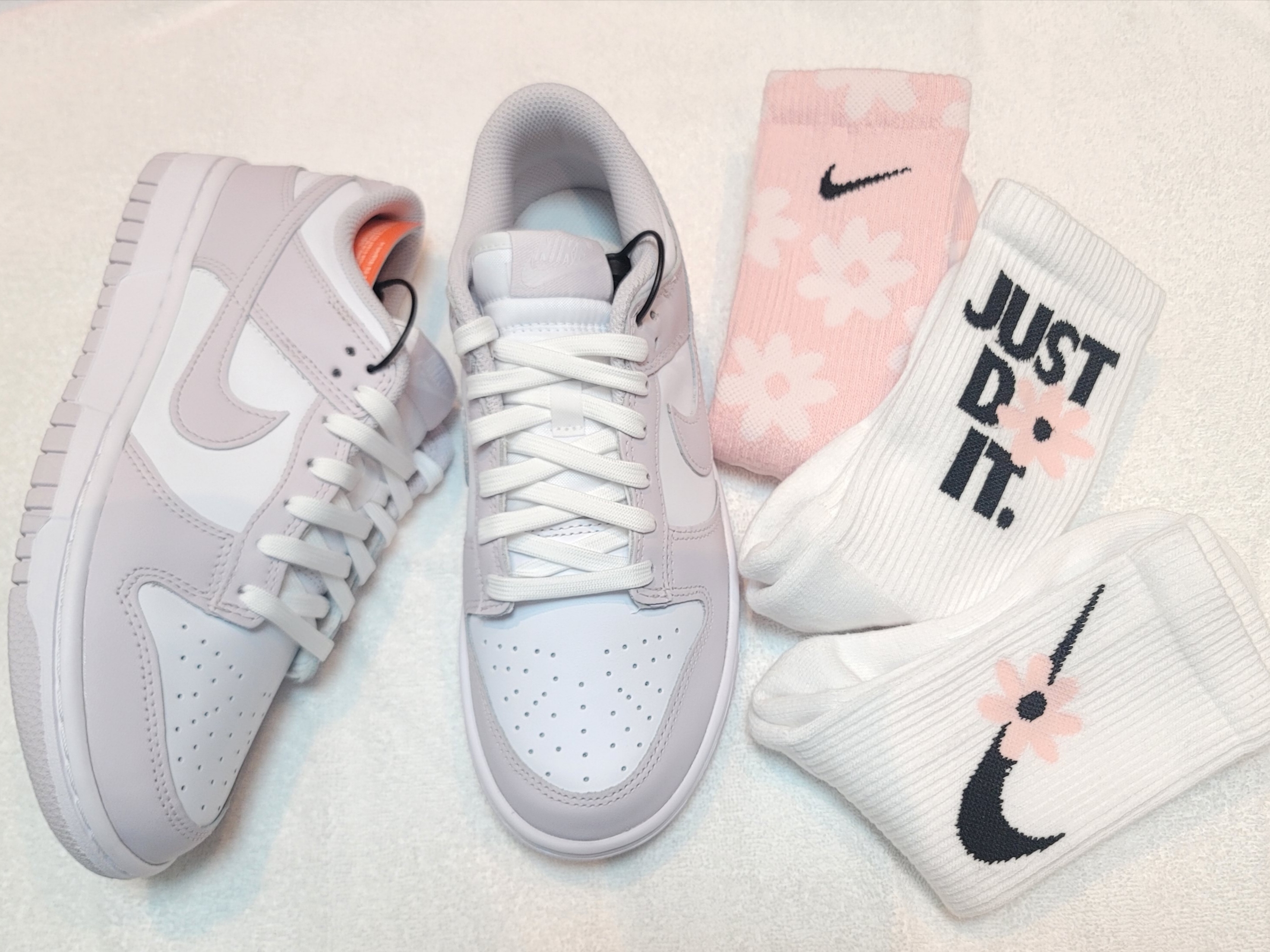 (W) Nike Dunk Low Venice, (Kids) Nike Everyday Plus Socks Pink White (6 Pack/Korean Ver.) 착용 스타일 - 1