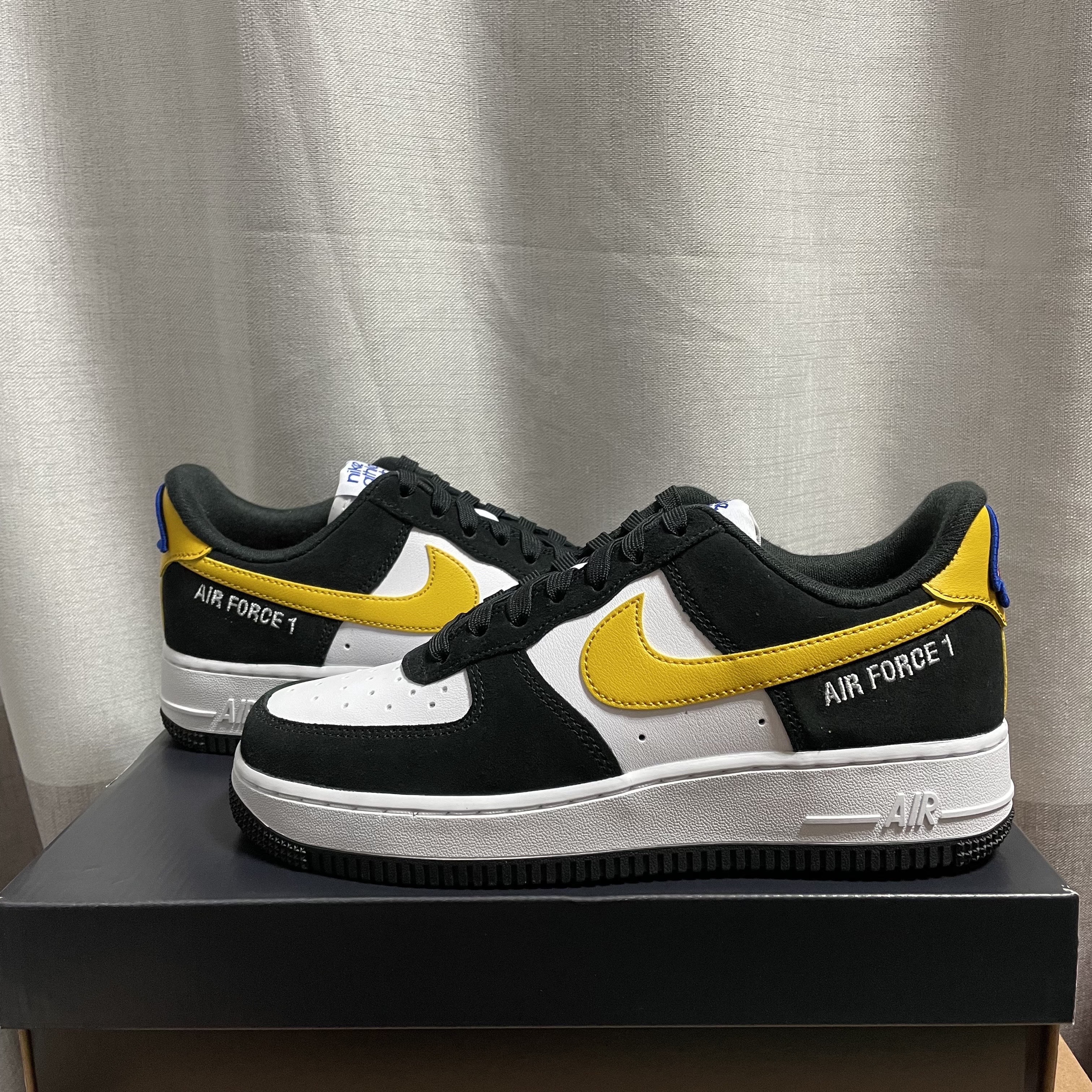 Nike Air Force 1 '07 LV8 Athletic Club Black Dark Sulfur 착용 스타일 - 3