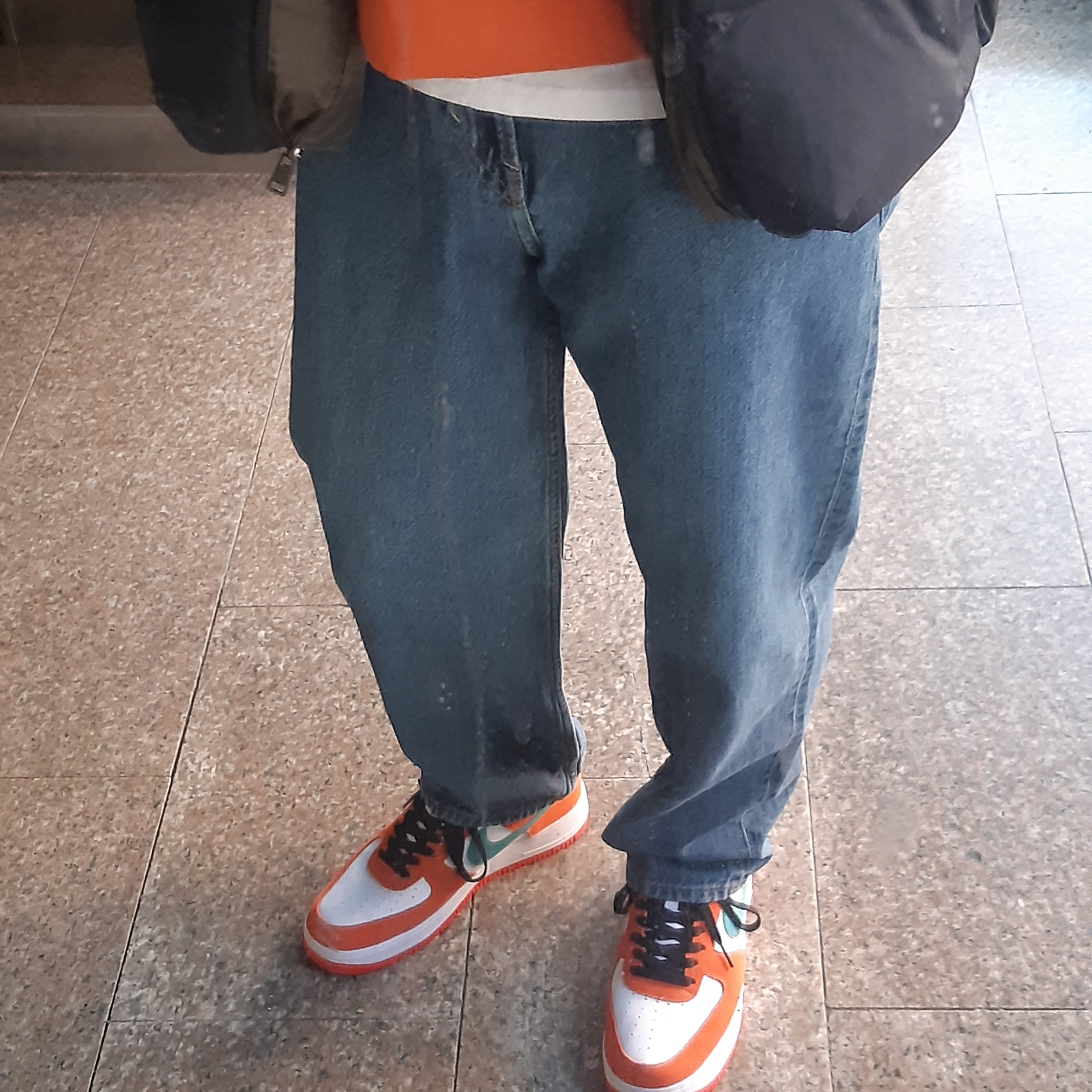 Nike Air Force 1 '07 LV8 Athletic Club Rush Orange Washed Teal 착용 스타일 - 3