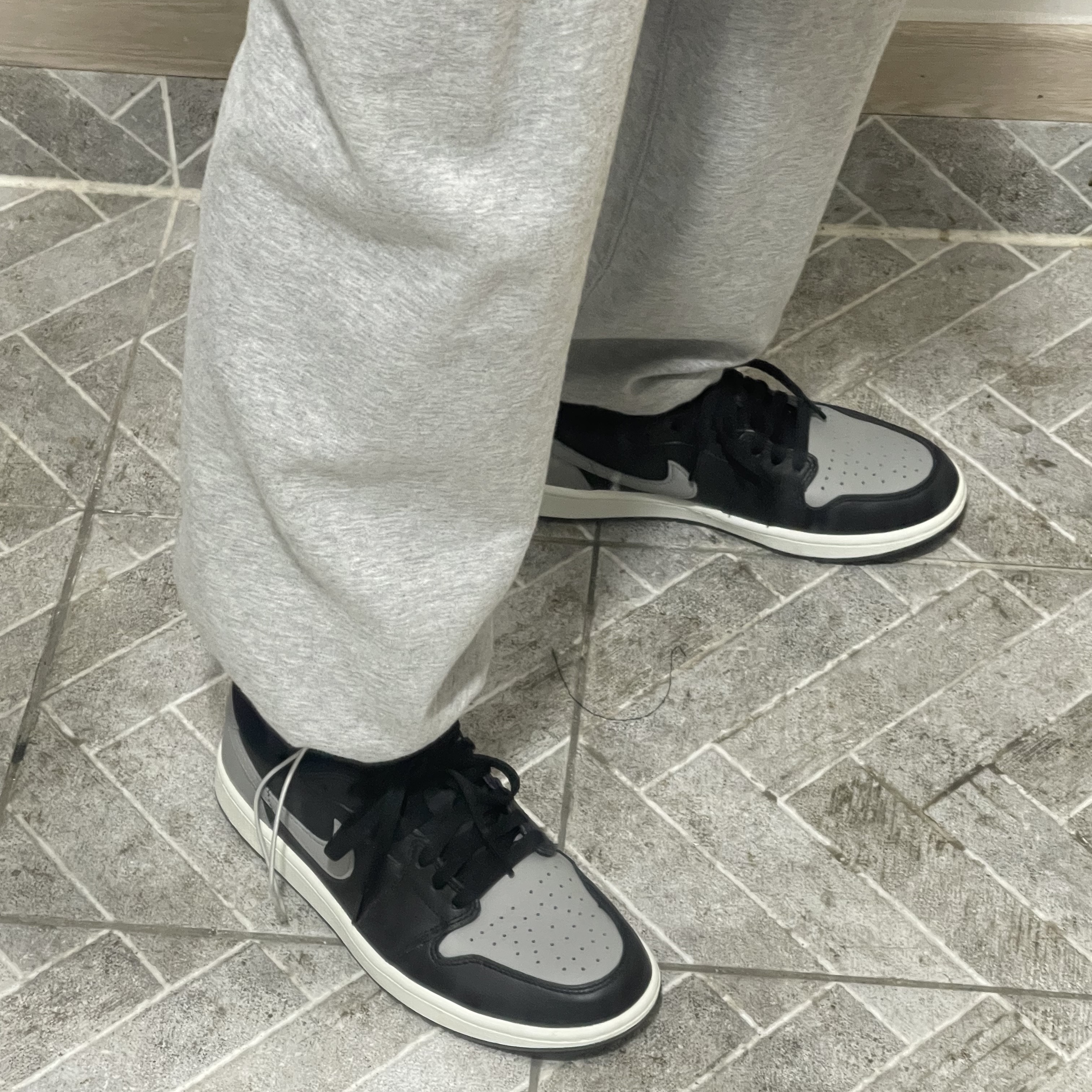 Jordan 1 Low Golf Shadow 착용 스타일 - 1