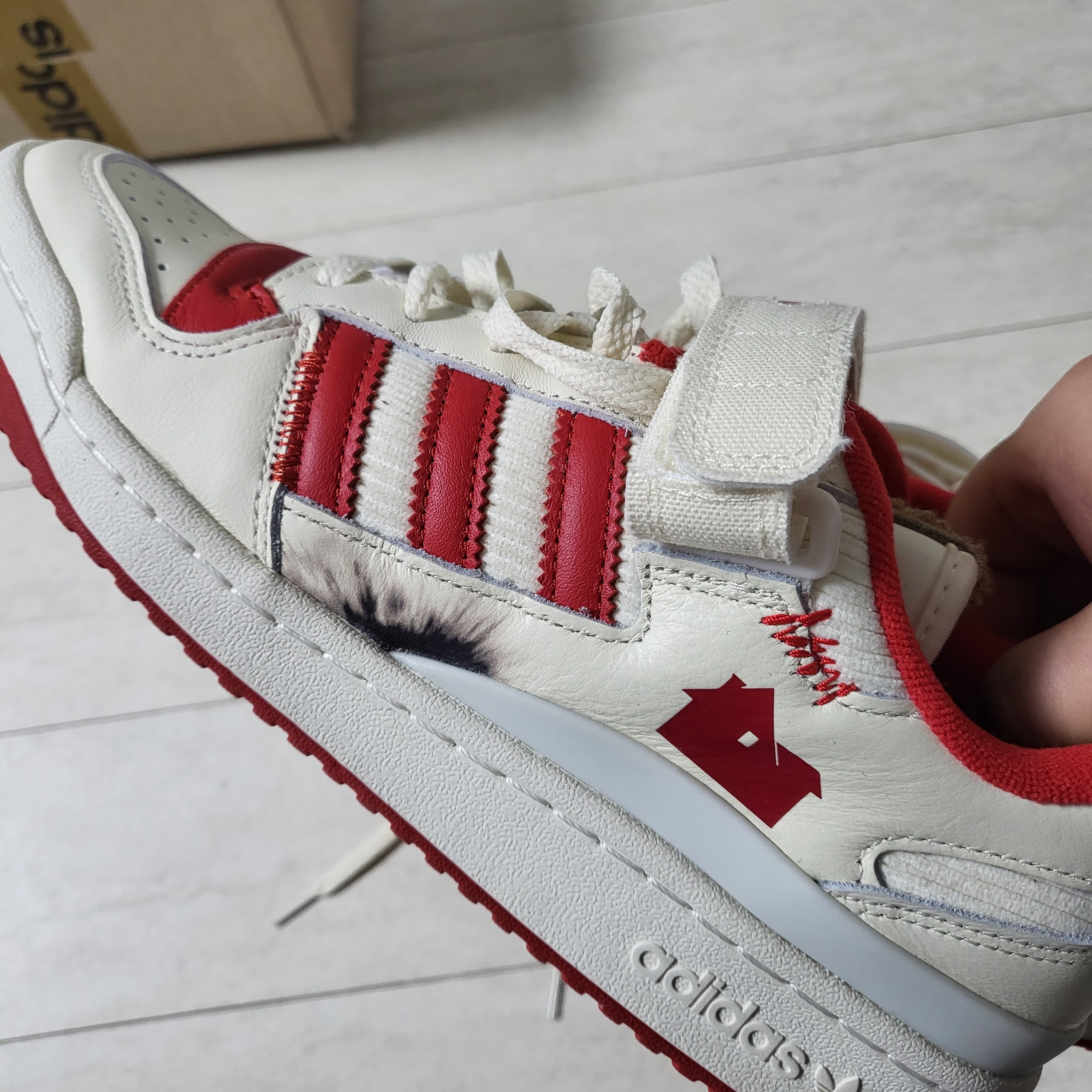 Adidas Forum Low Home Alone 착용 스타일 - 2