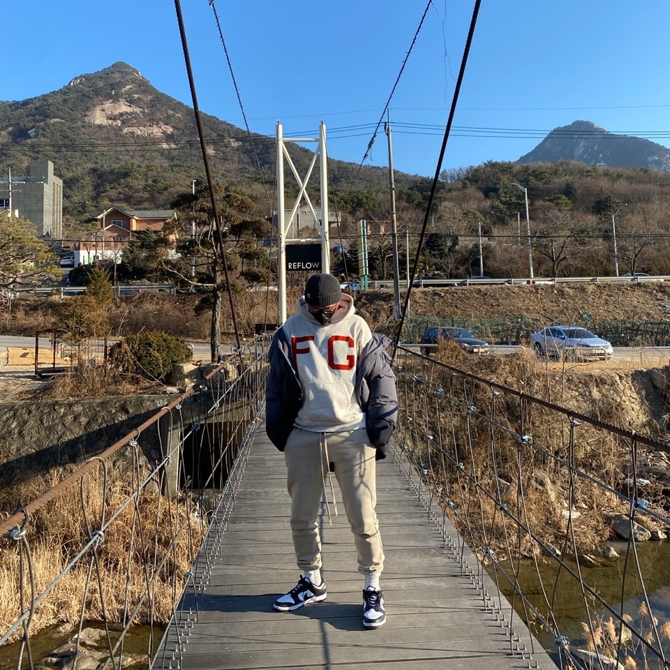 Fear of God Monarch Hoodie Cream Heather, Zara x Ader Error Puffer Jacket Grey 착용 스타일 - 1