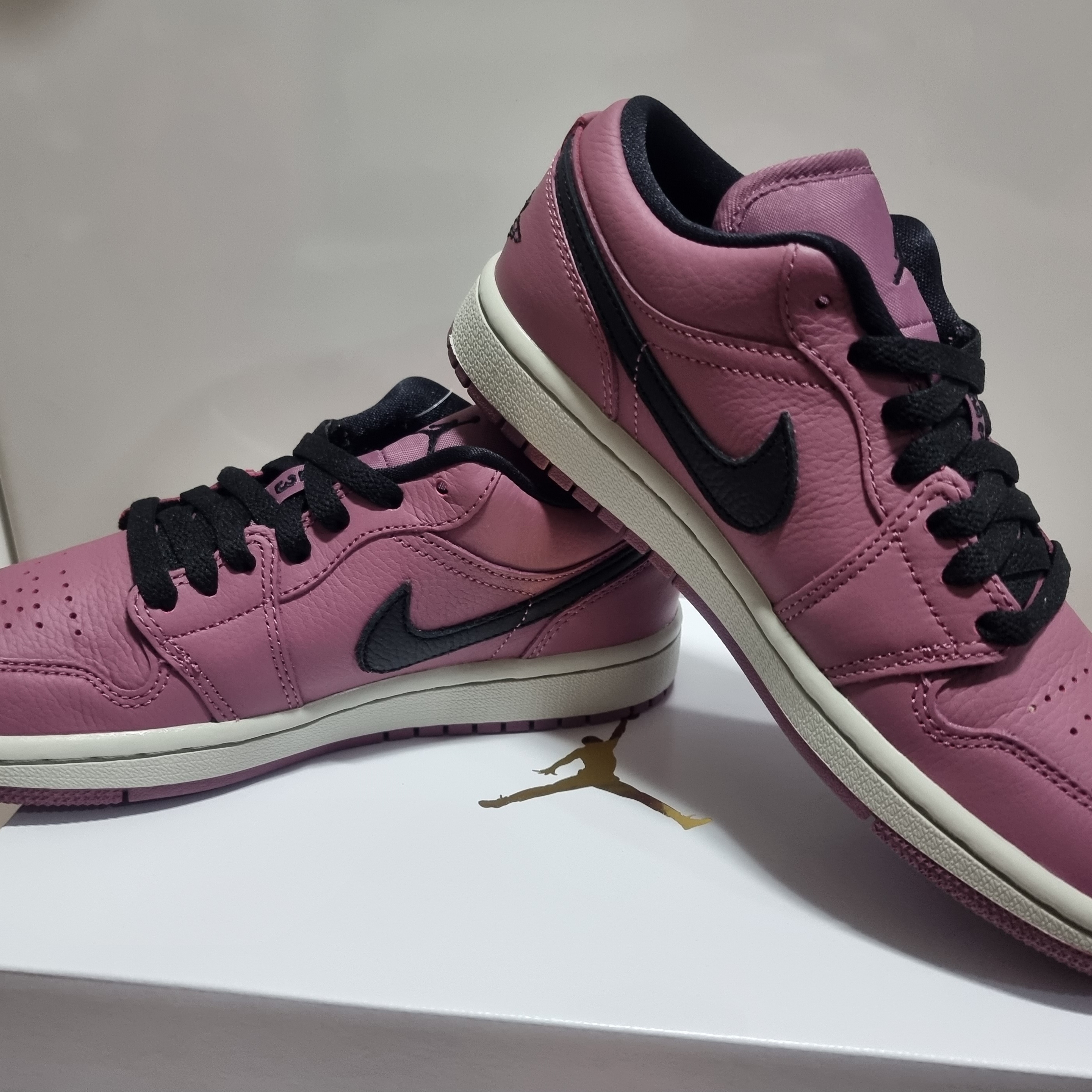 (W) Jordan 1 Low SE Light Mulberry 착용 스타일 - 1