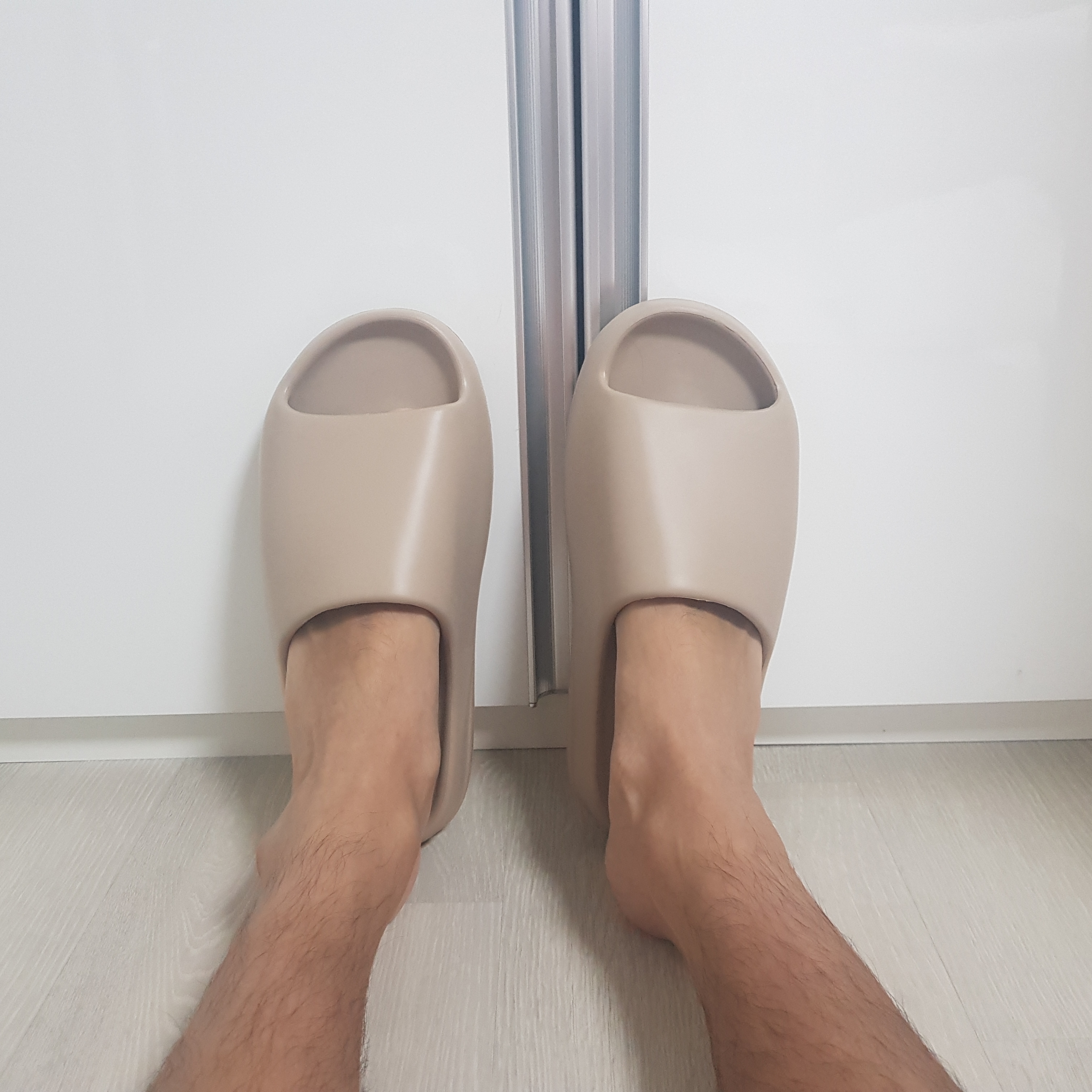 Adidas Yeezy Foam RNNR Ochre, Adidas Yeezy Slide Pure 착용 스타일 - 2