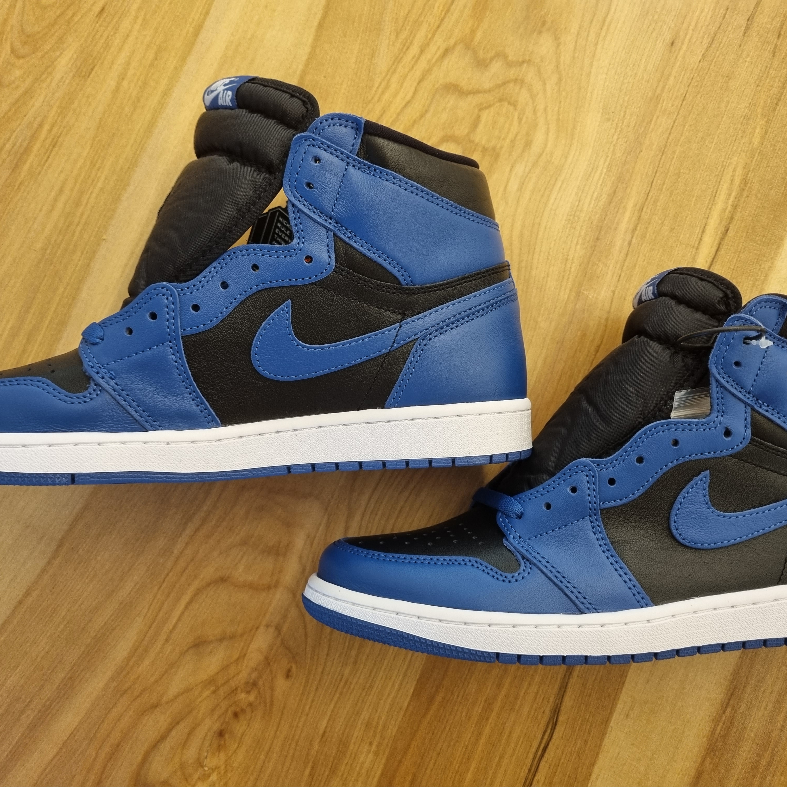 Jordan 1 Retro High OG Dark Marina Blue 착용 스타일 - 1