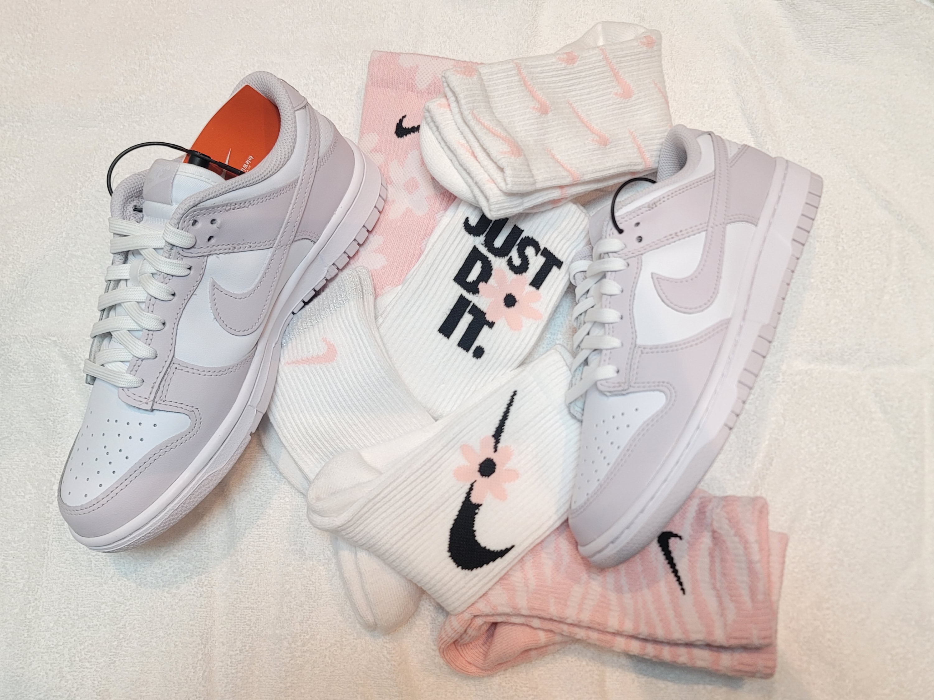 (W) Nike Dunk Low Venice, (Kids) Nike Everyday Plus Socks Pink White (6 Pack/Korean Ver.) 착용 스타일 - 3