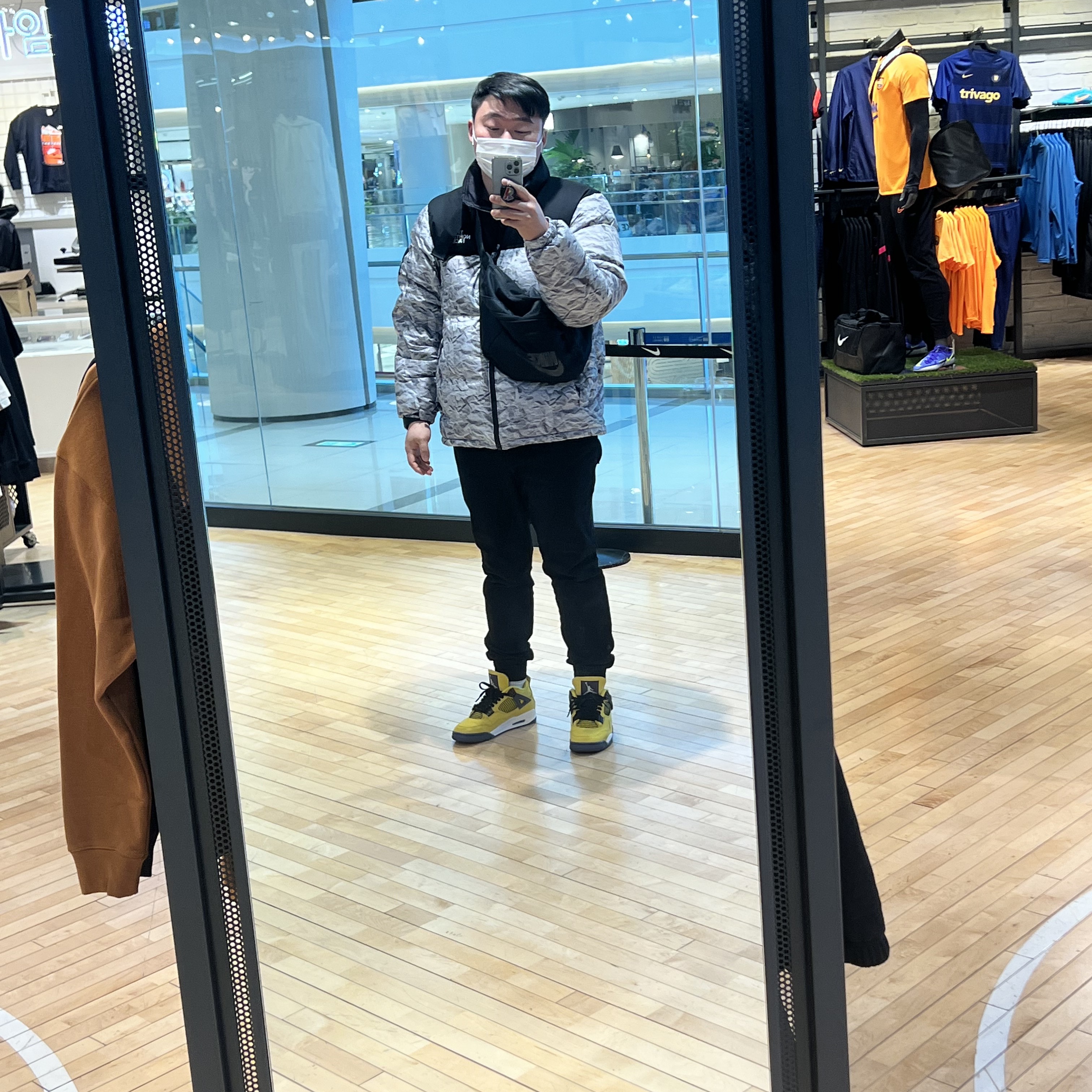 Jordan 4 Retro Tour Yellow, The North Face White Label Novelty Nuptse Down Jacket White 착용 스타일 - 5