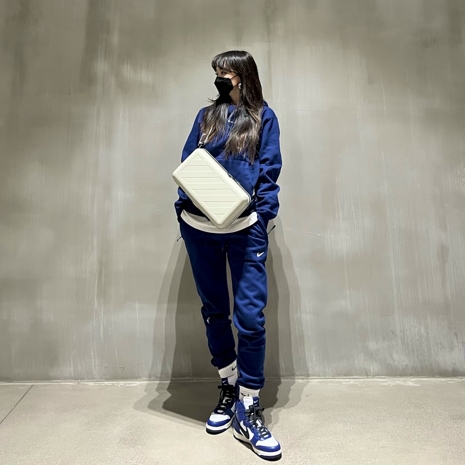 Off-White x Amore Pacific Protection Box (Without Cosmetics), Nike x Drake Nocta Cardinal Stock Essential Fleece Pants Navy - Asia 착용 스타일
