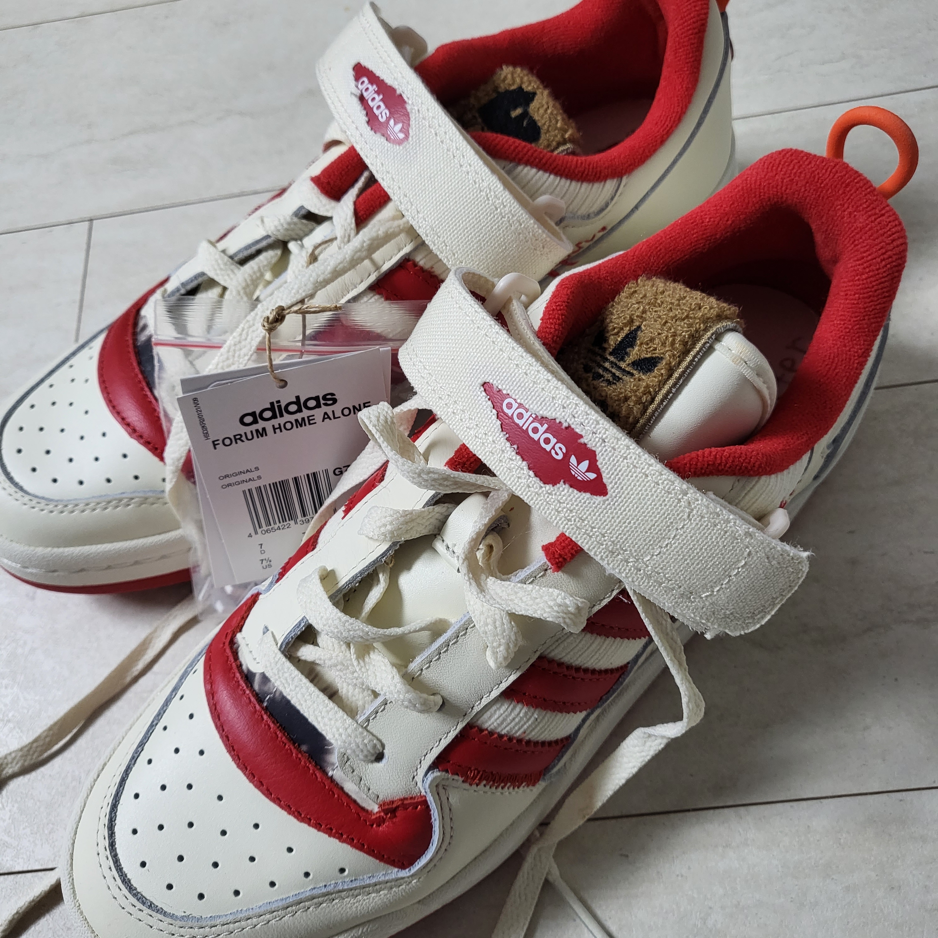 Adidas Forum Low Home Alone 착용 스타일 - 4