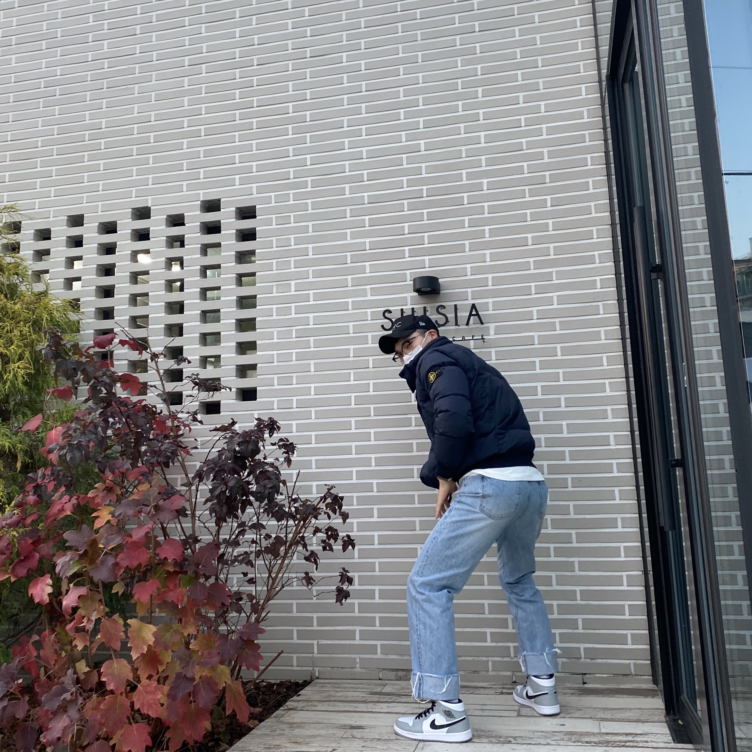 Jordan 1 Mid Light Smoke Grey, Stone Island 40223 Garment Dyed Crinkle Reps Down Jacket Black - 21FW 착용 스타일 - 1