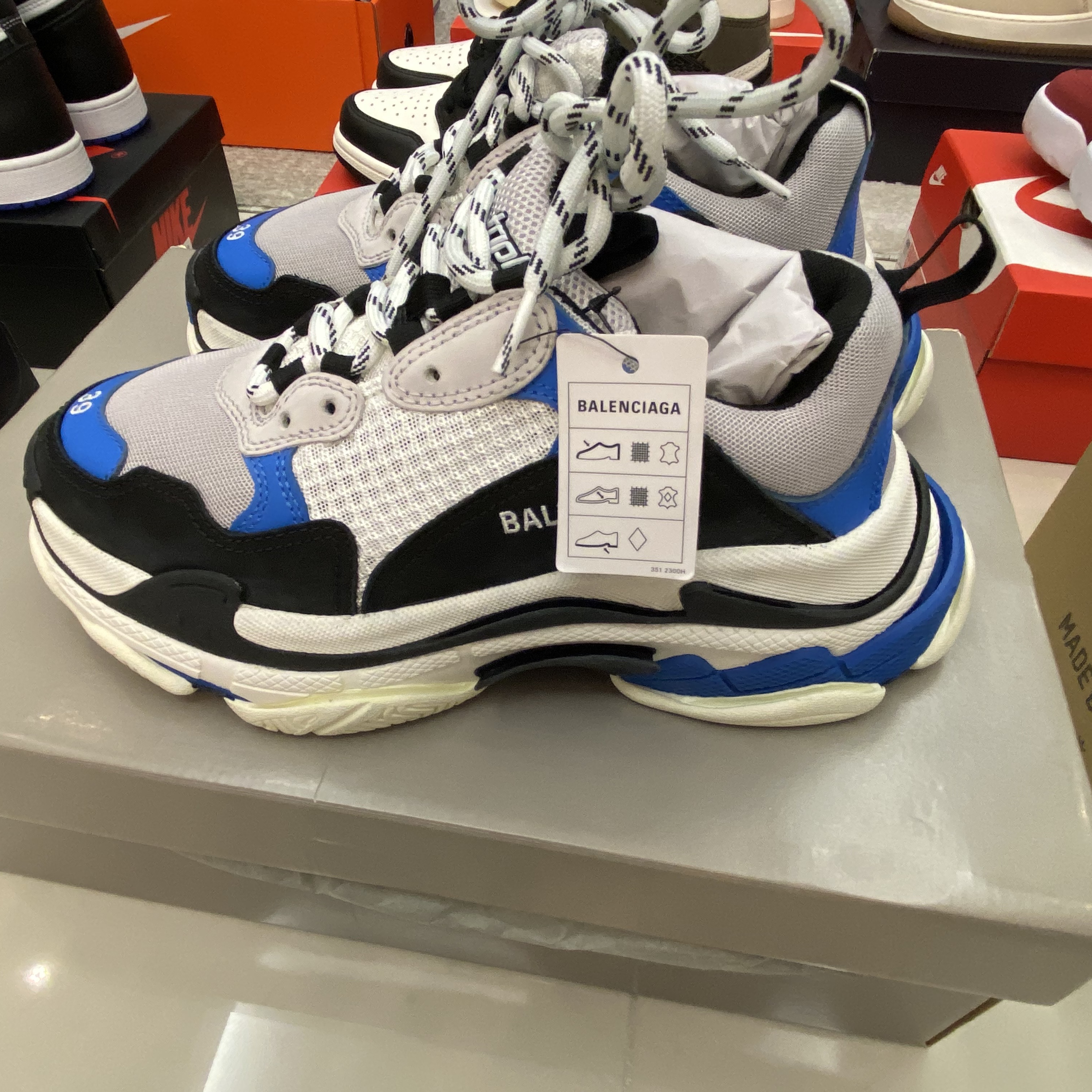 Balenciaga Triple S Sneakers White Black Blue 2019 착용 스타일