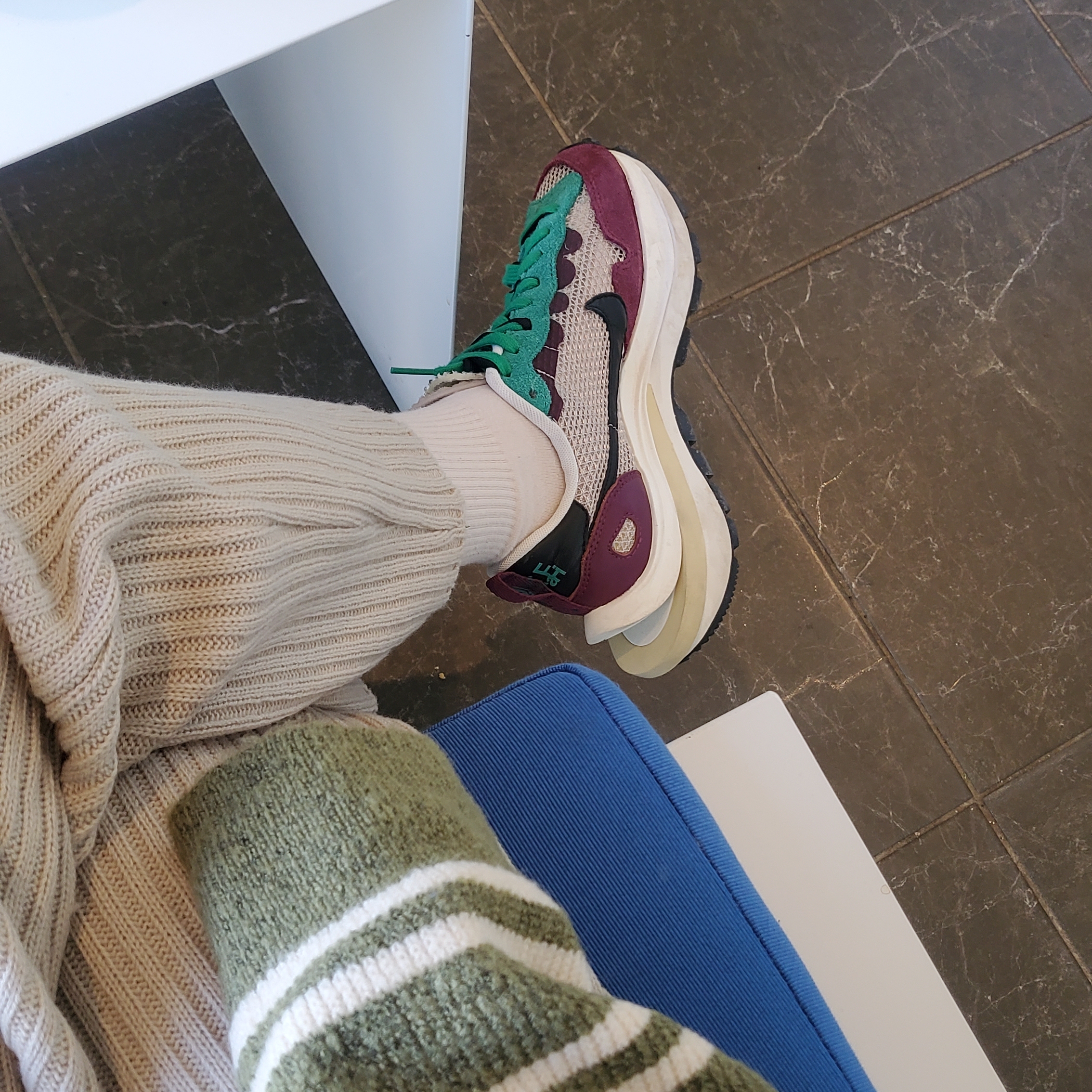Nike x Sacai VaporWaffle String & Black Villain Red 착용 스타일 - 2