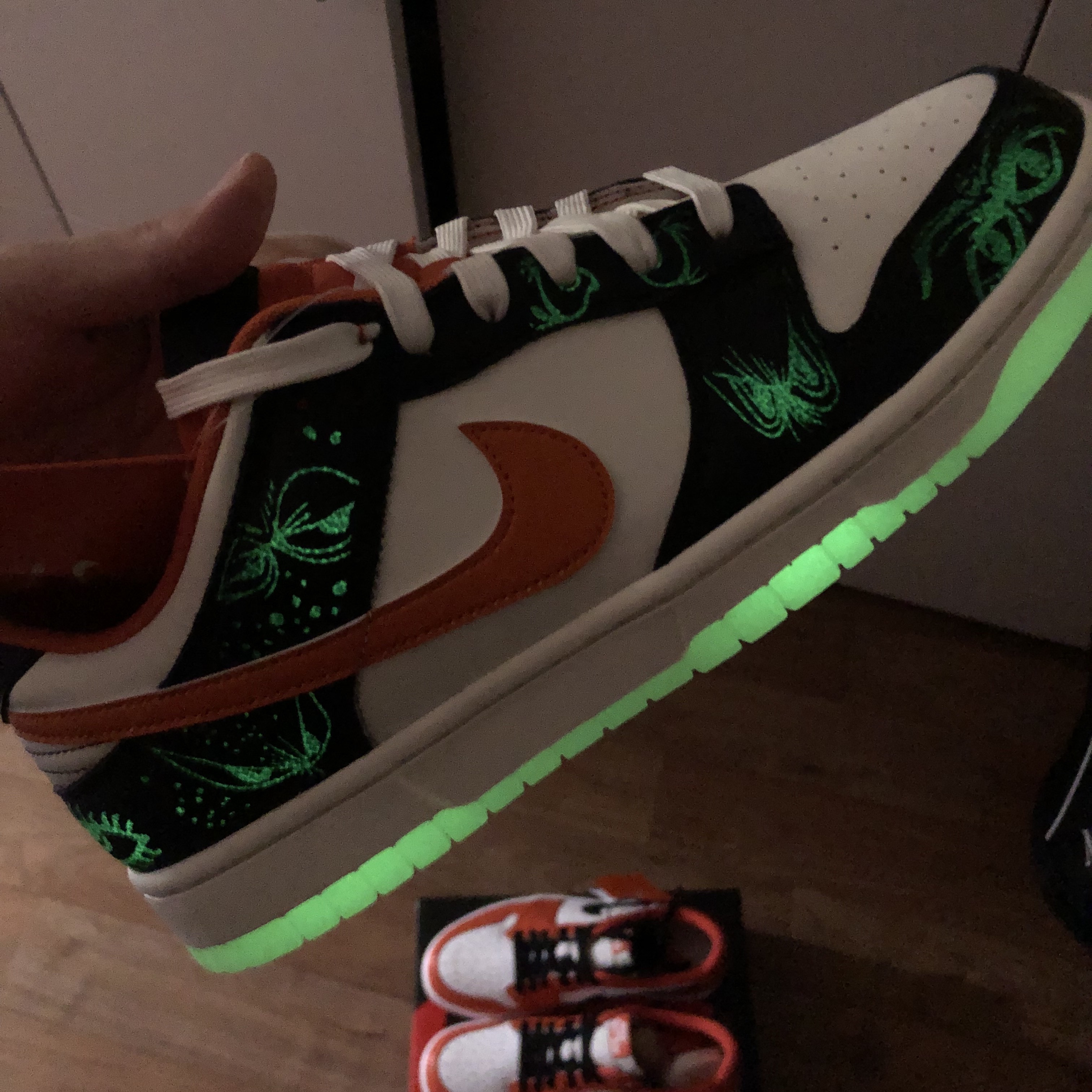 Nike Dunk Low Retro PRM Halloween, Jordan 1 Low OG Starfish 착용 스타일