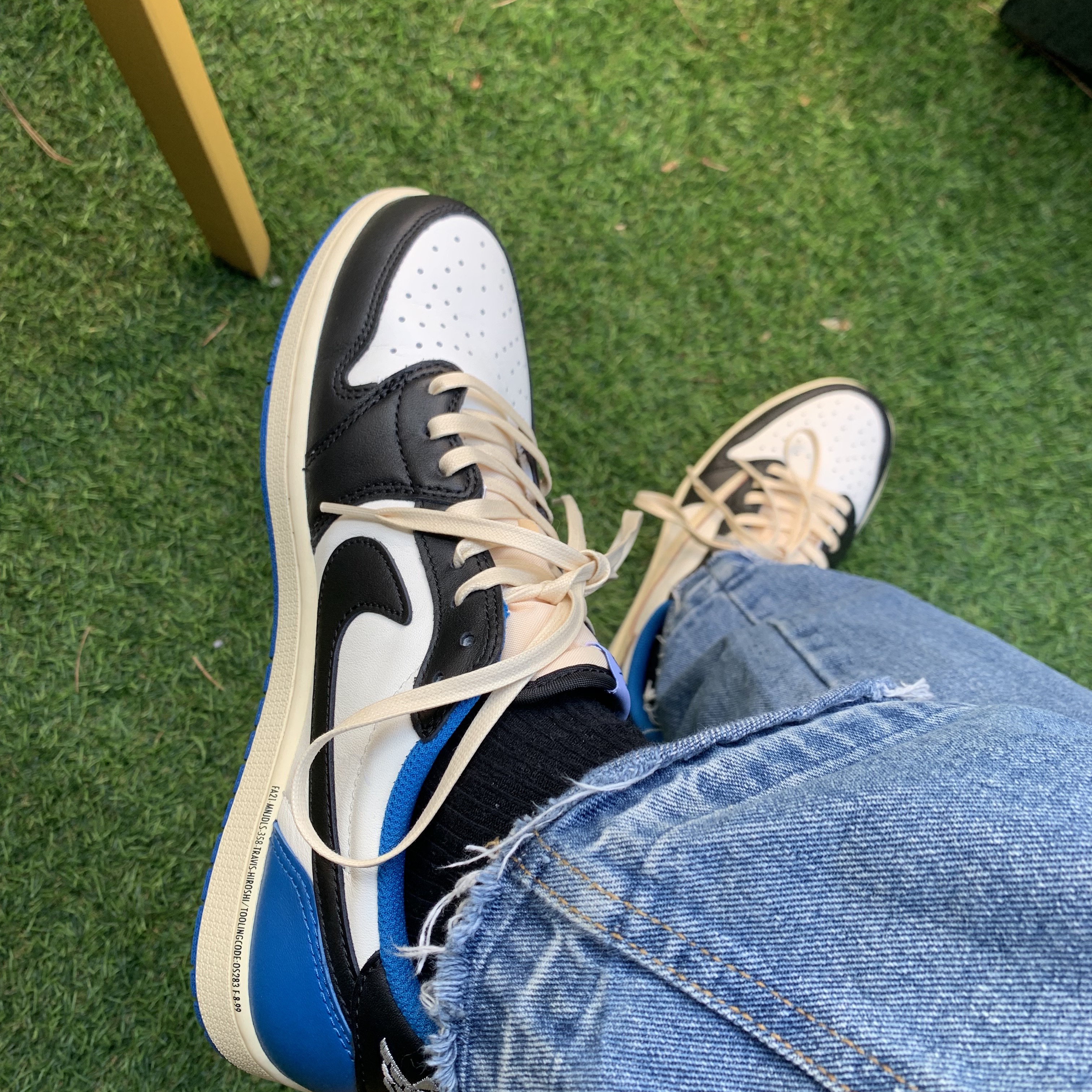 Jordan 1 x Travis Scott x Fragment Retro Low OG SP Military Blue 착용 스타일 - 3
