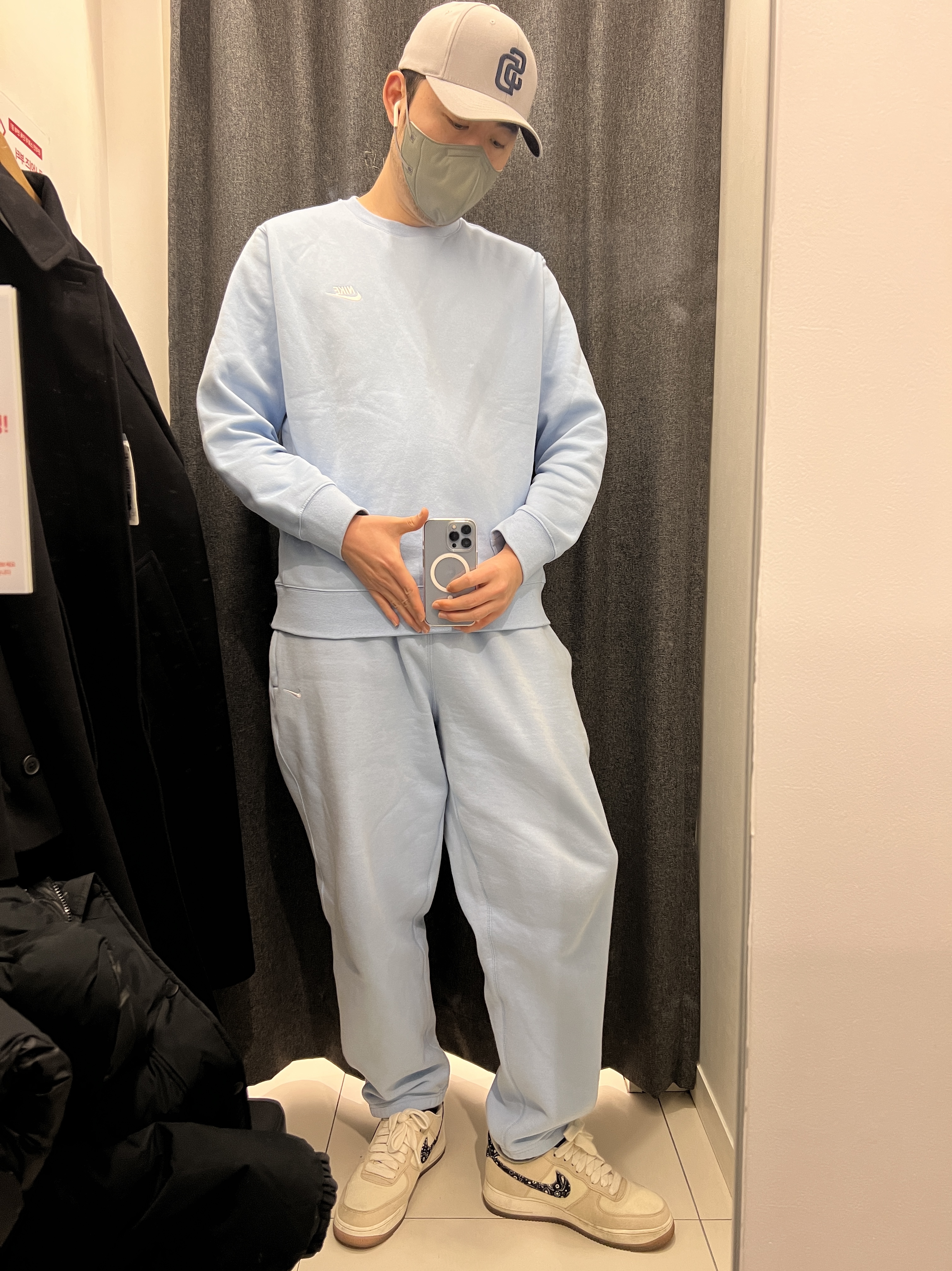 Nike NRG Solo Swoosh Fleece Pants Psychic Blue - US/EU, Nike Air Force 1 '07 LV8 Paisley Swoosh 착용 스타일