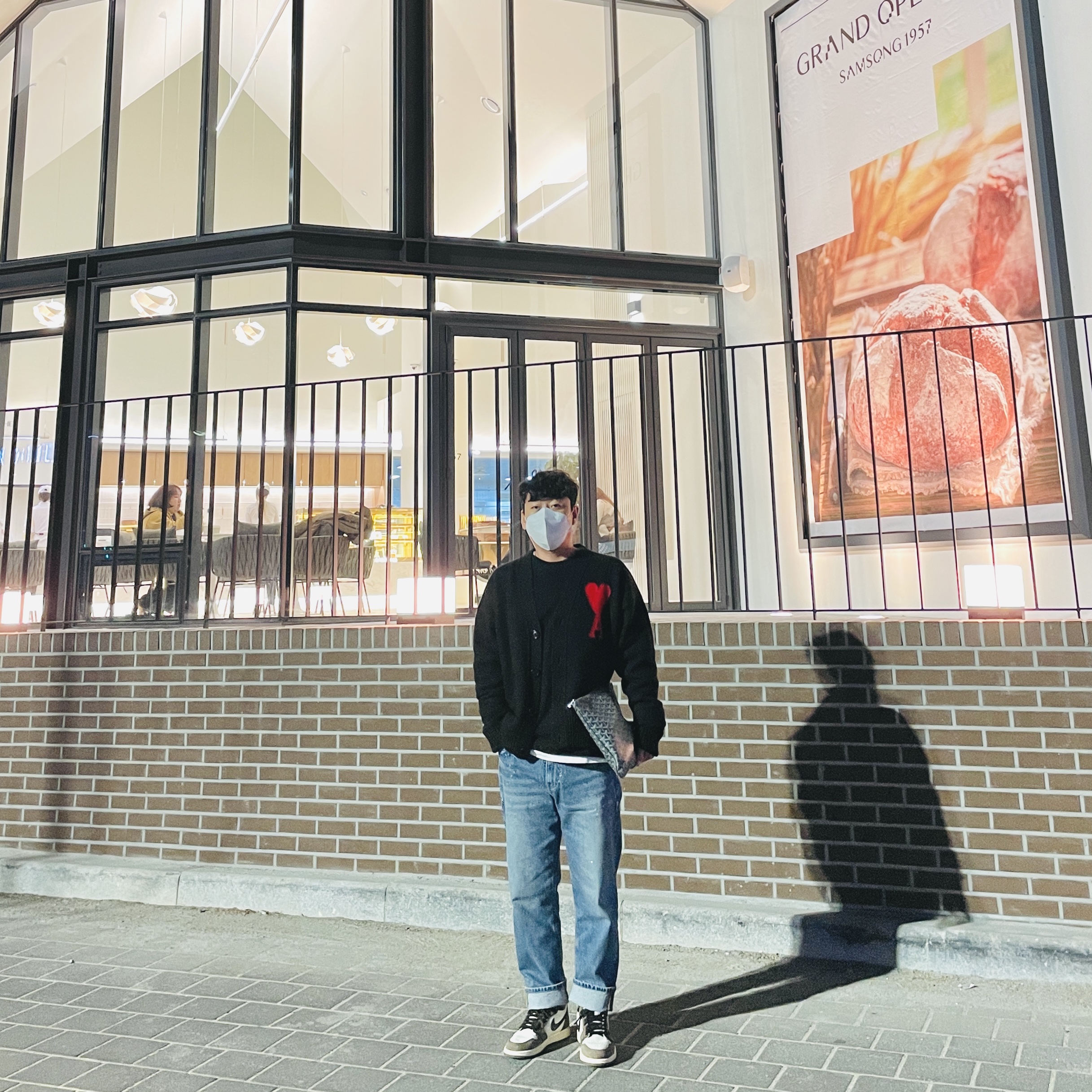 AMI de Coeur Oversize Intarsia Cardigan Black - 21FW, Jordan 1 x Travis Scott Retro High OG SP Mocha 착용 스타일