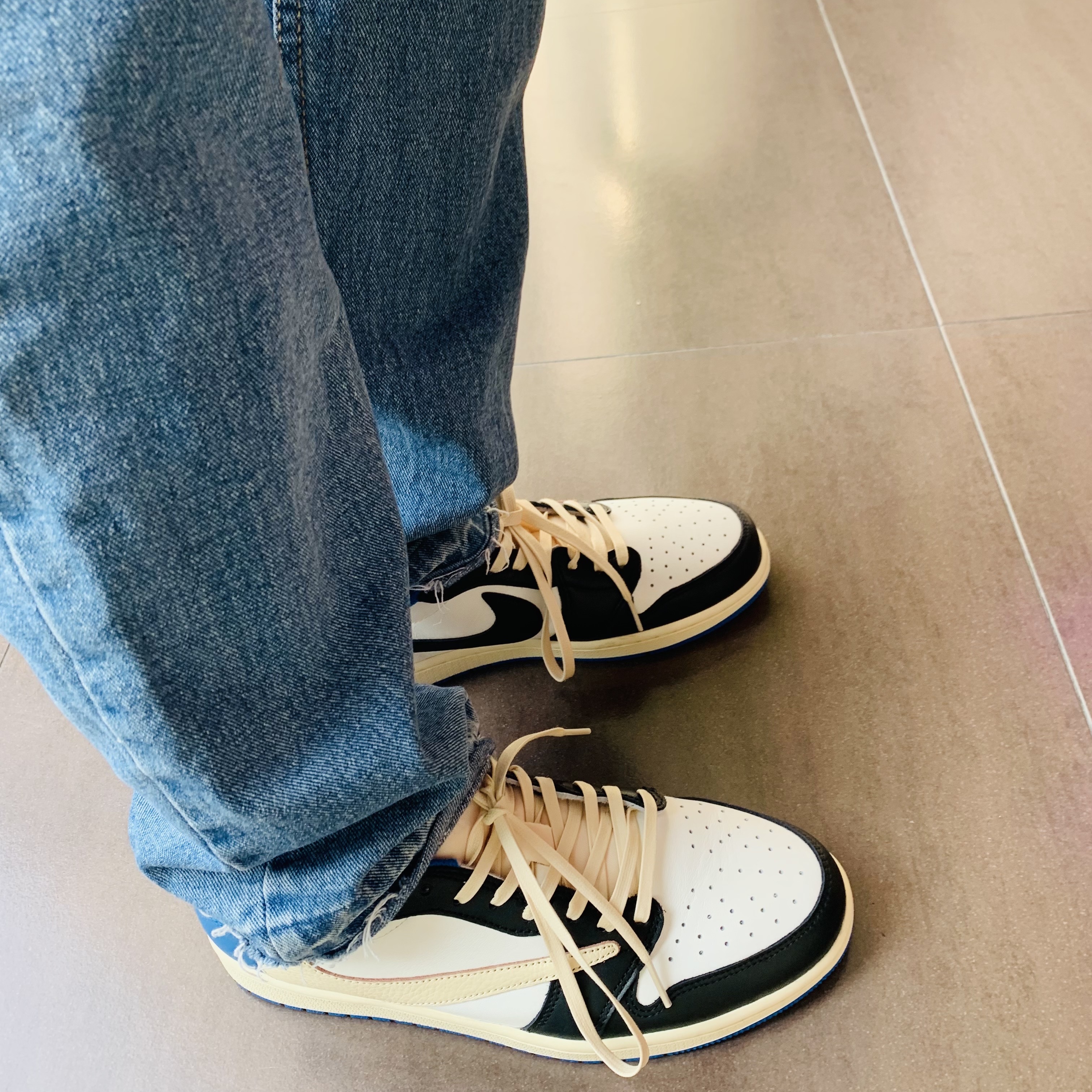 Jordan 1 x Travis Scott x Fragment Retro Low OG SP Military Blue 착용 스타일 - 5