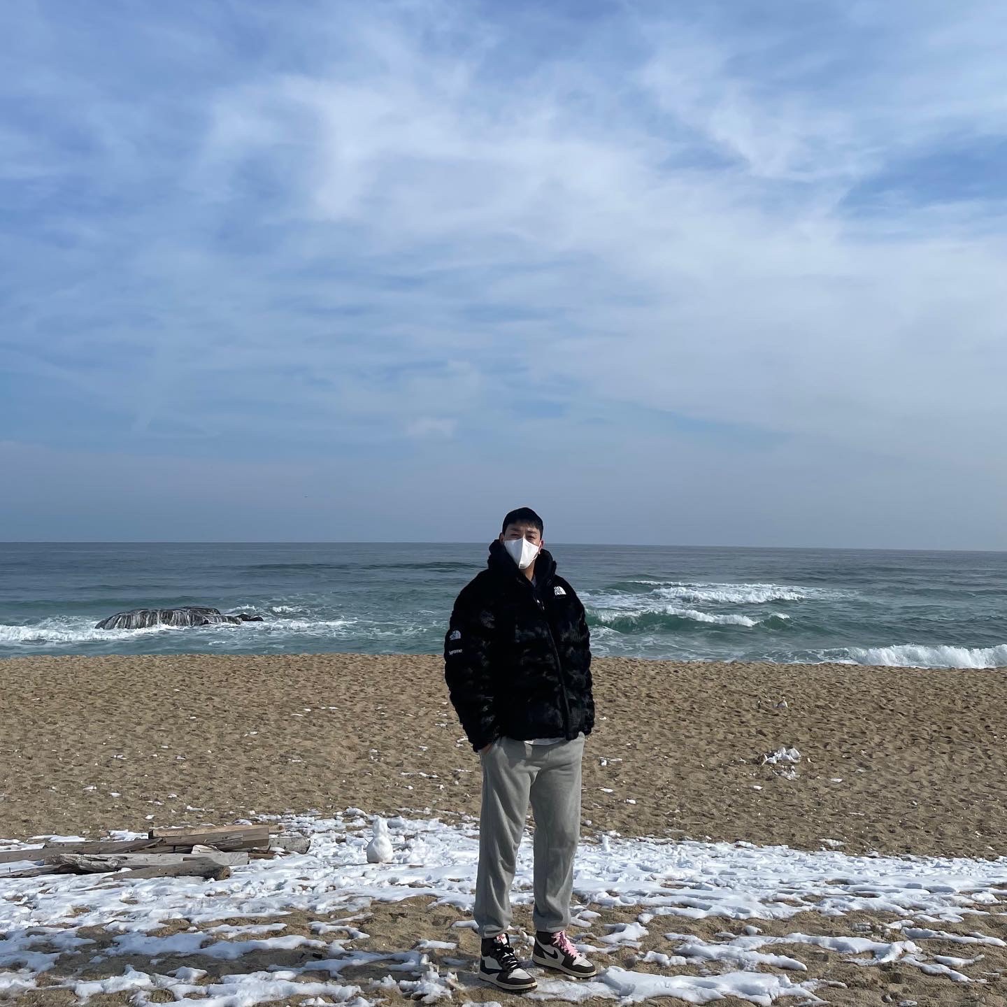 Supreme x The North Face Faux Fur Nuptse Jacket Black - 20FW, Jordan 1 x Travis Scott Retro High OG SP Mocha 착용 스타일